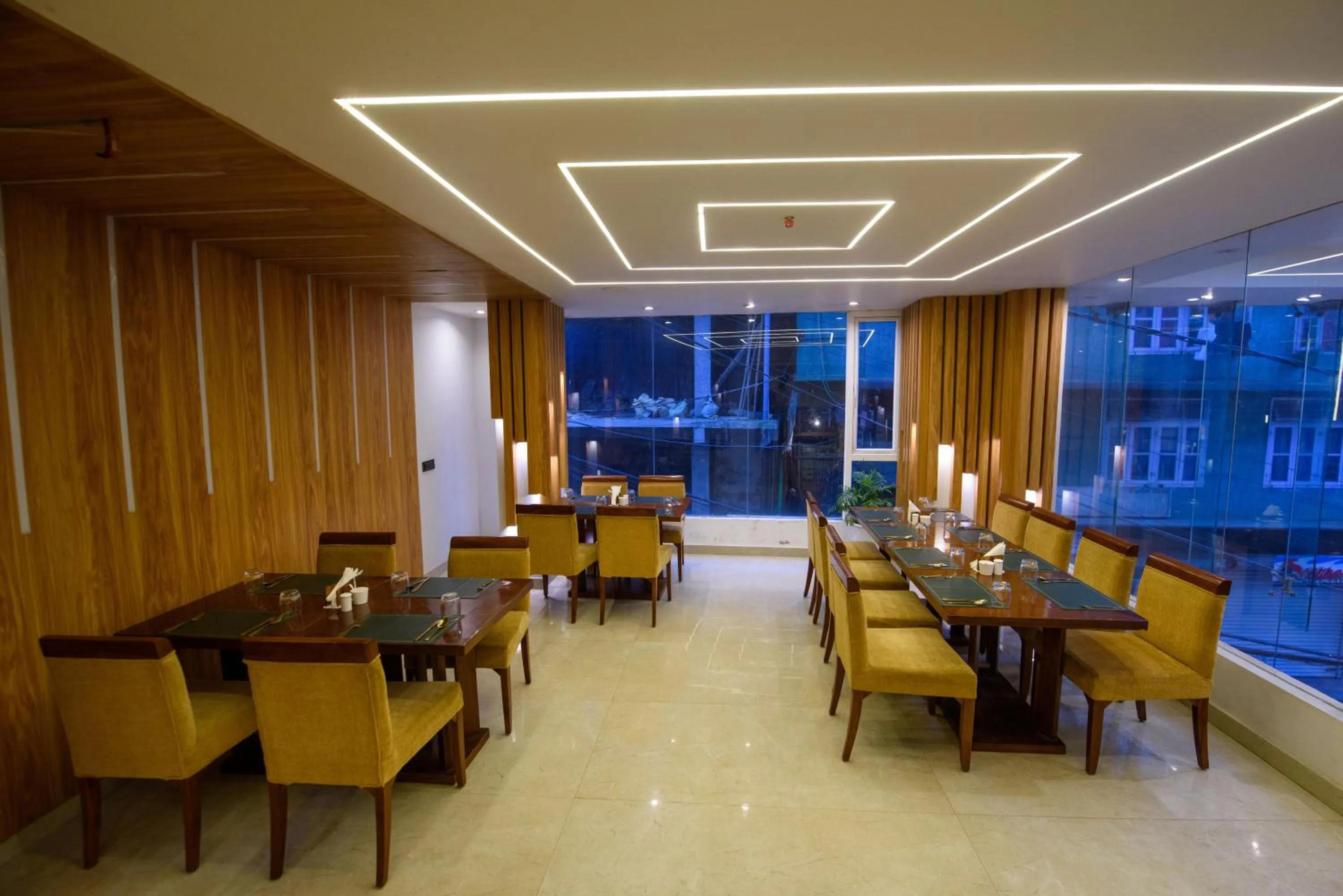Restaurant/places to eat in Emerald Hotel