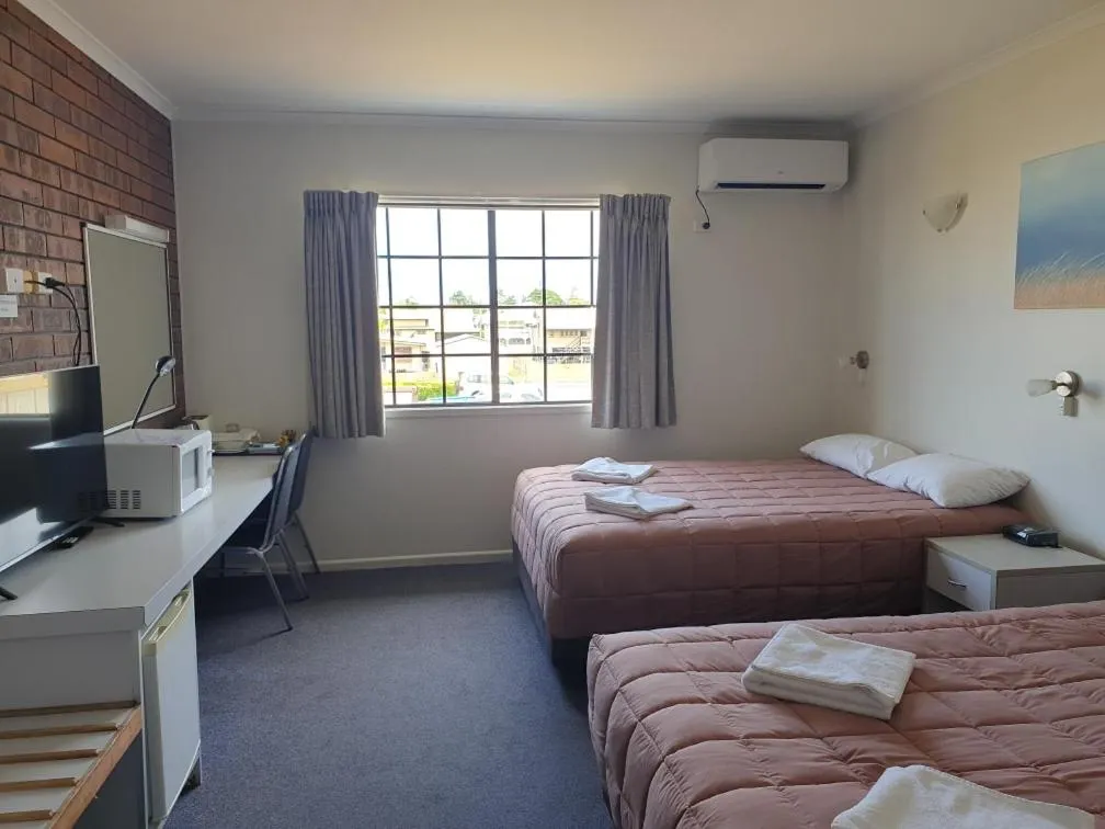 Bedroom, Bed in Shakespeare Motel