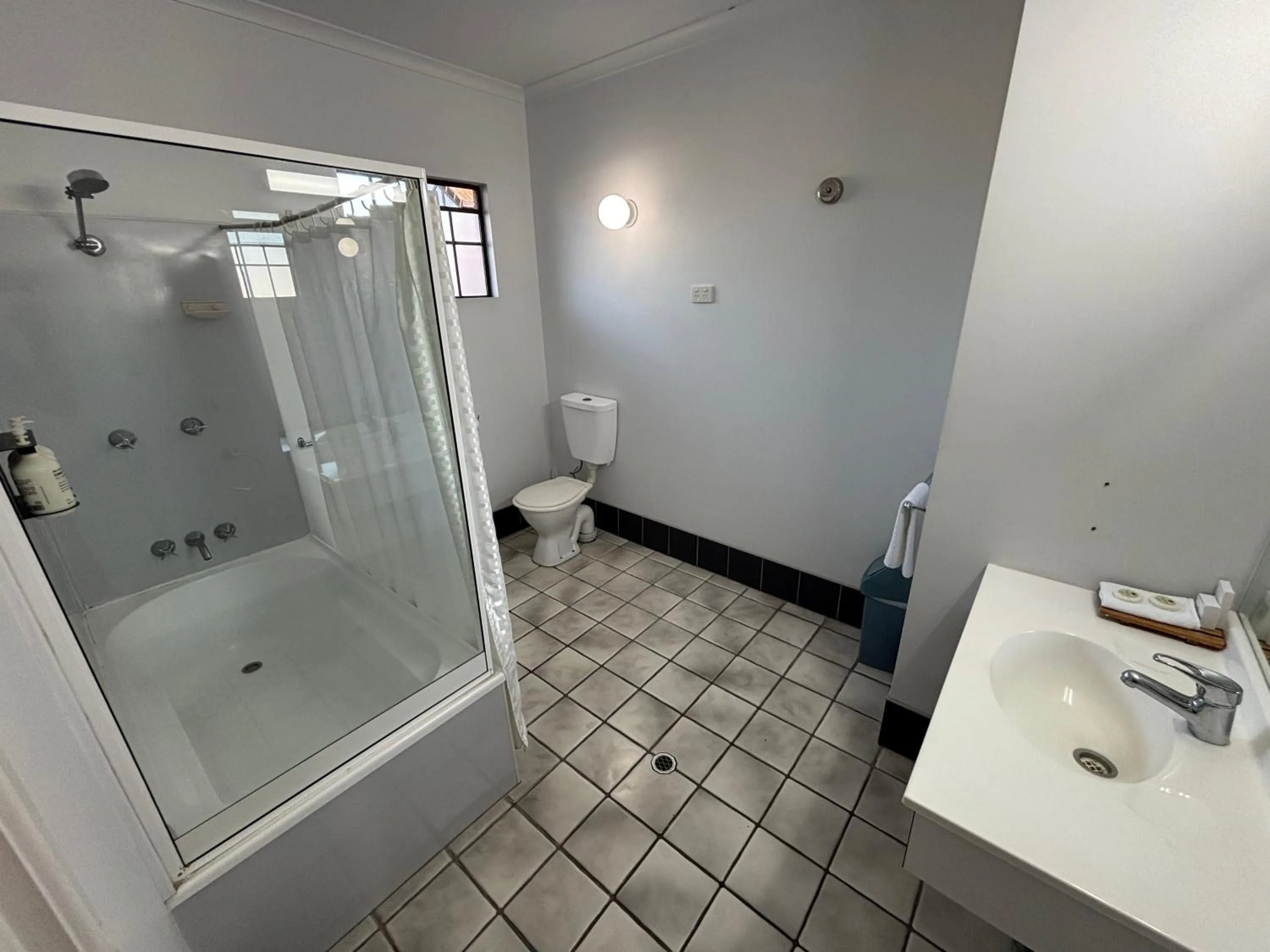 Bathroom in Shakespeare Motel