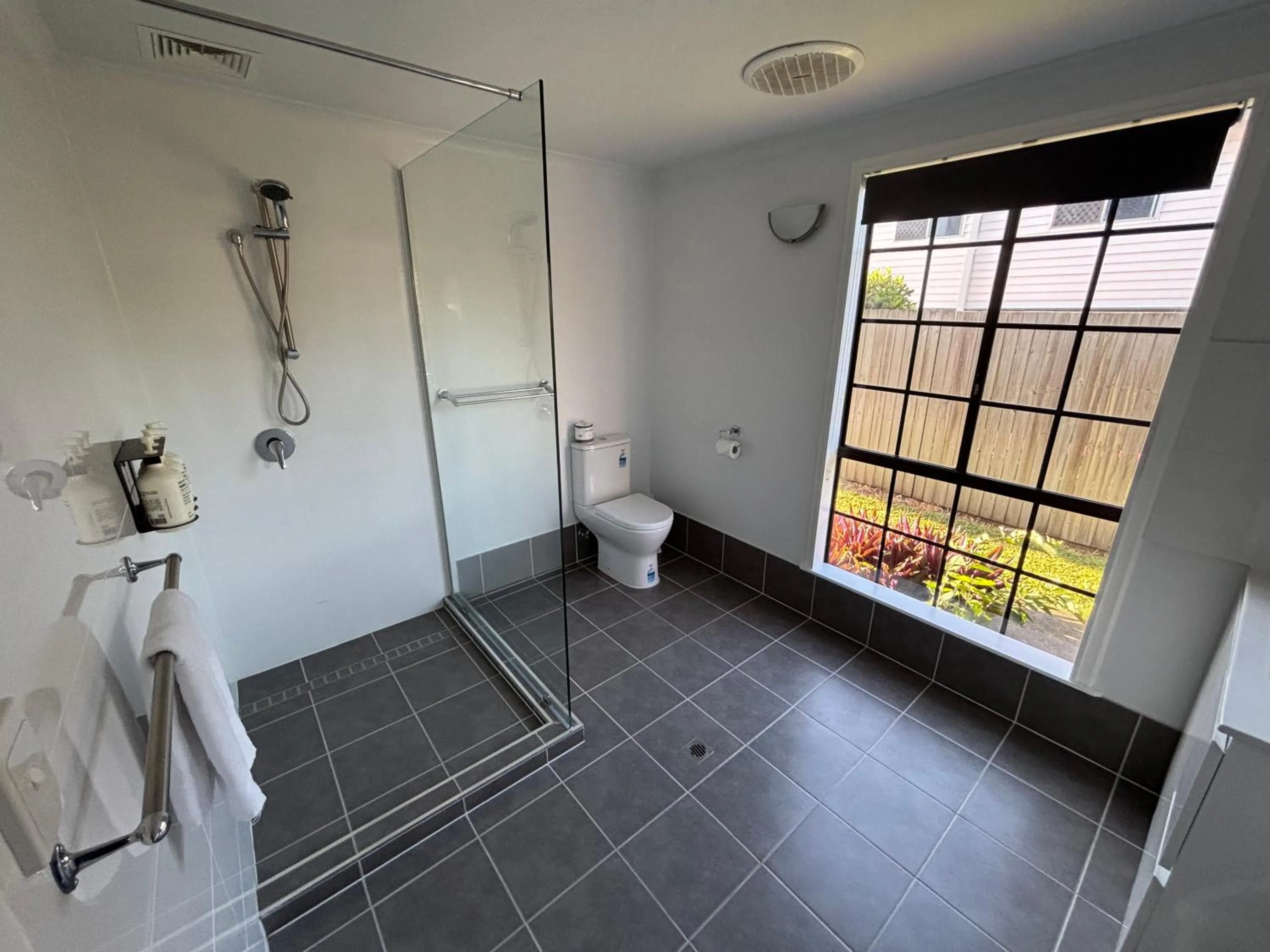 Bathroom in Shakespeare Motel