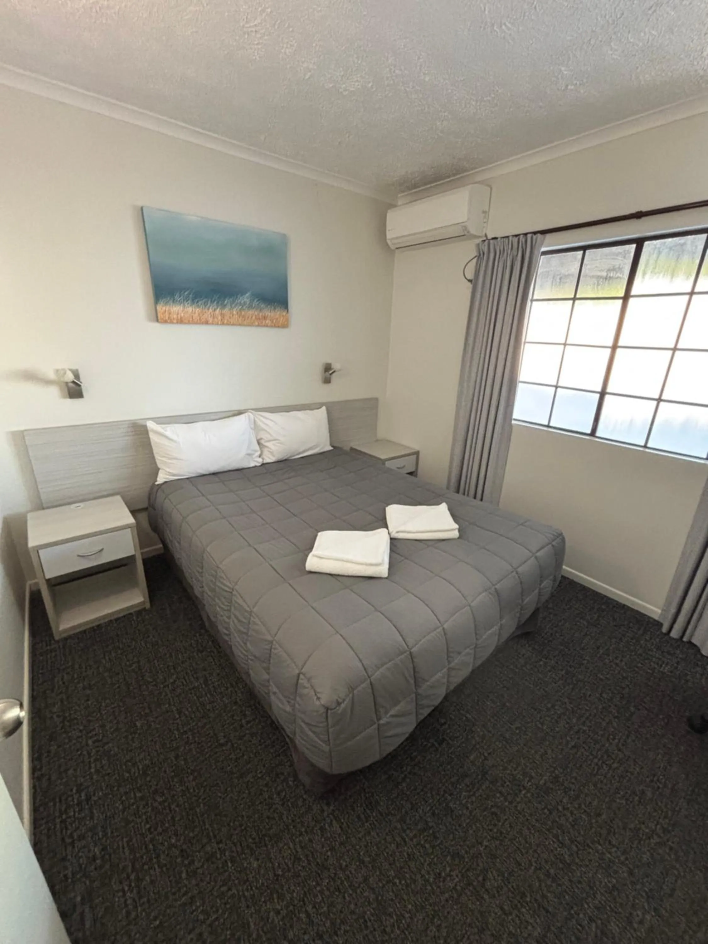 Bedroom, Bed in Shakespeare Motel