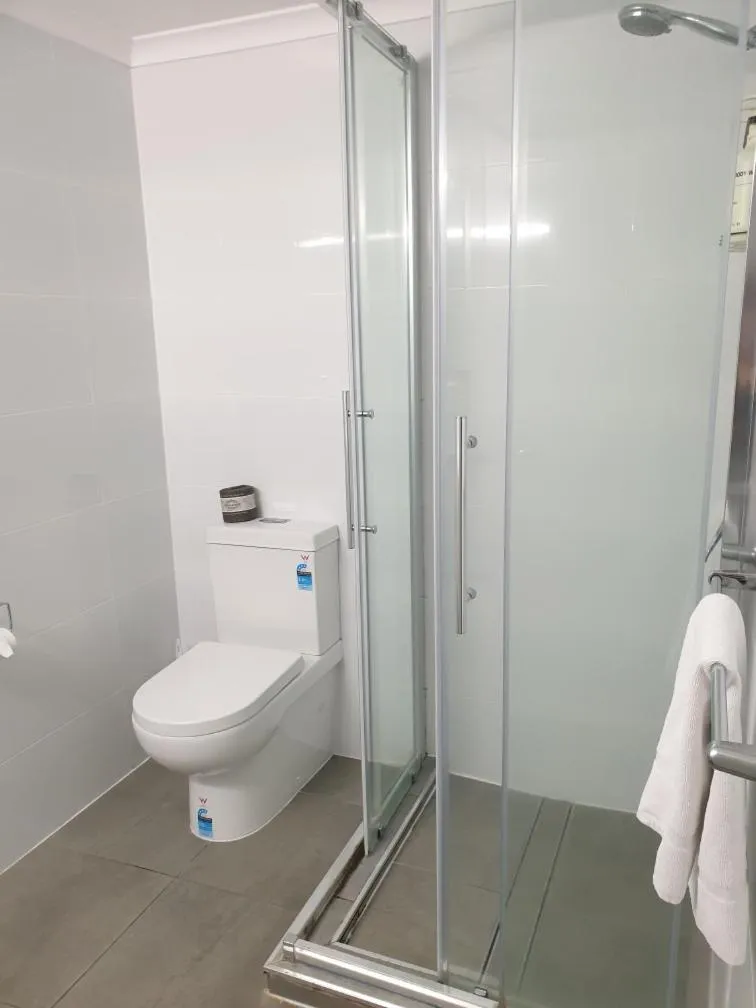 Bathroom in Shakespeare Motel