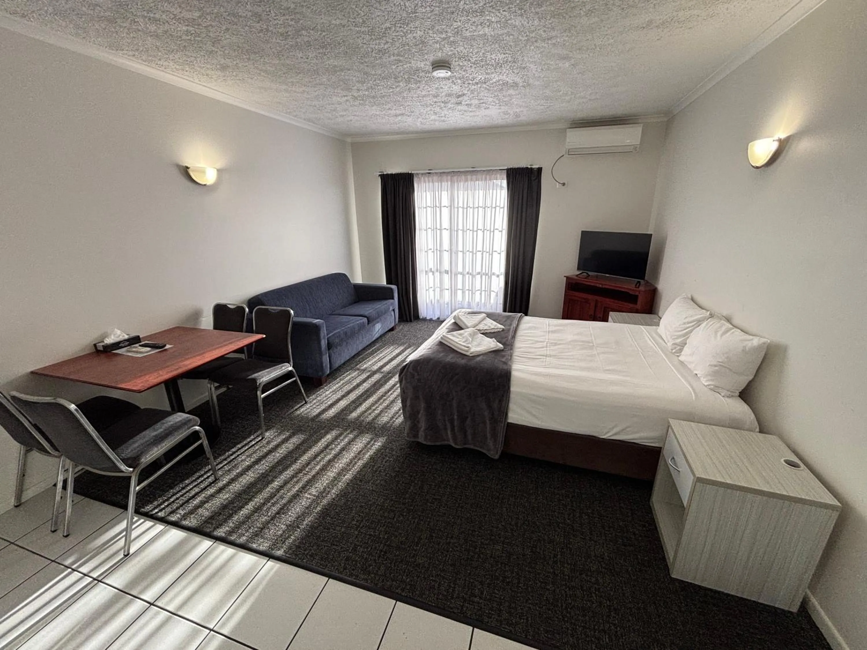 Bed in Shakespeare Motel