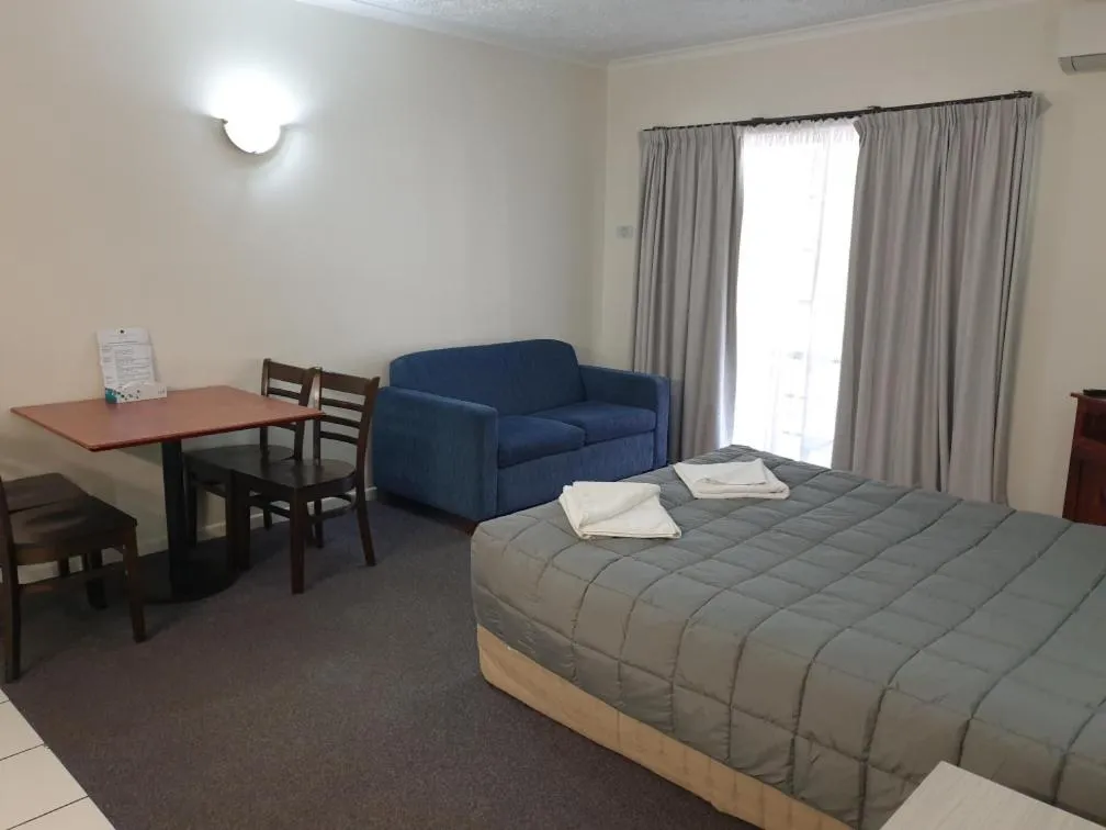 Bedroom, Bed in Shakespeare Motel