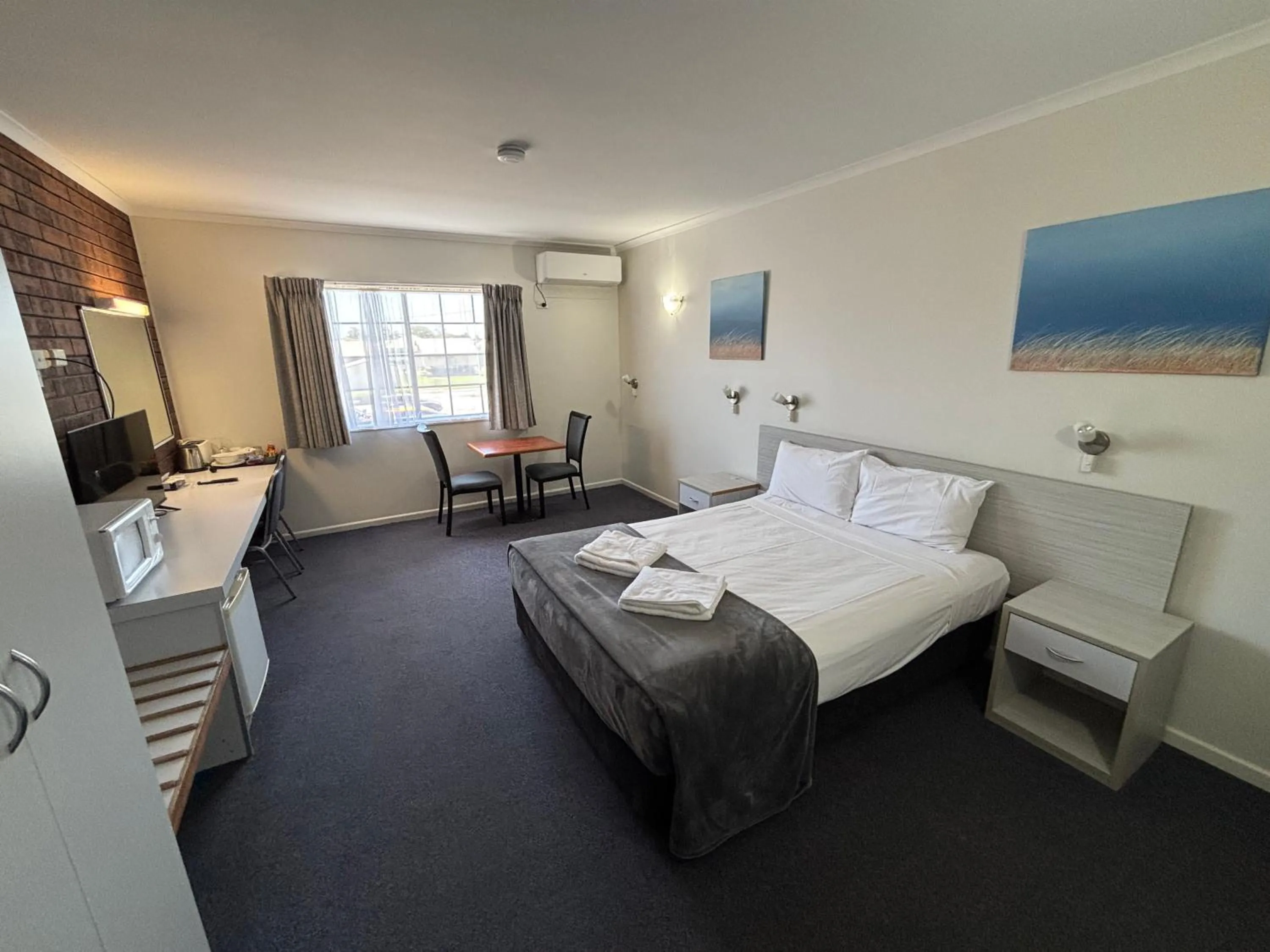 Bed in Shakespeare Motel