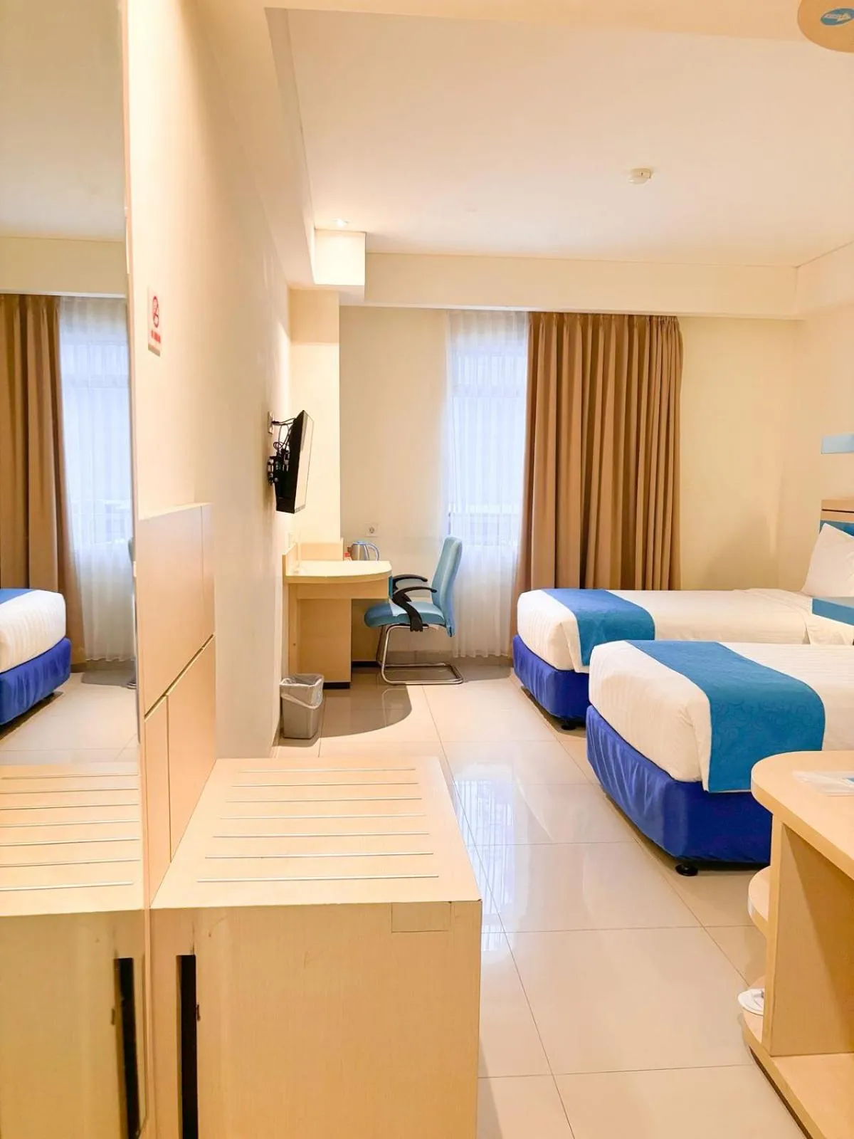 Bedroom, Bed in Hotel Brothers Solo