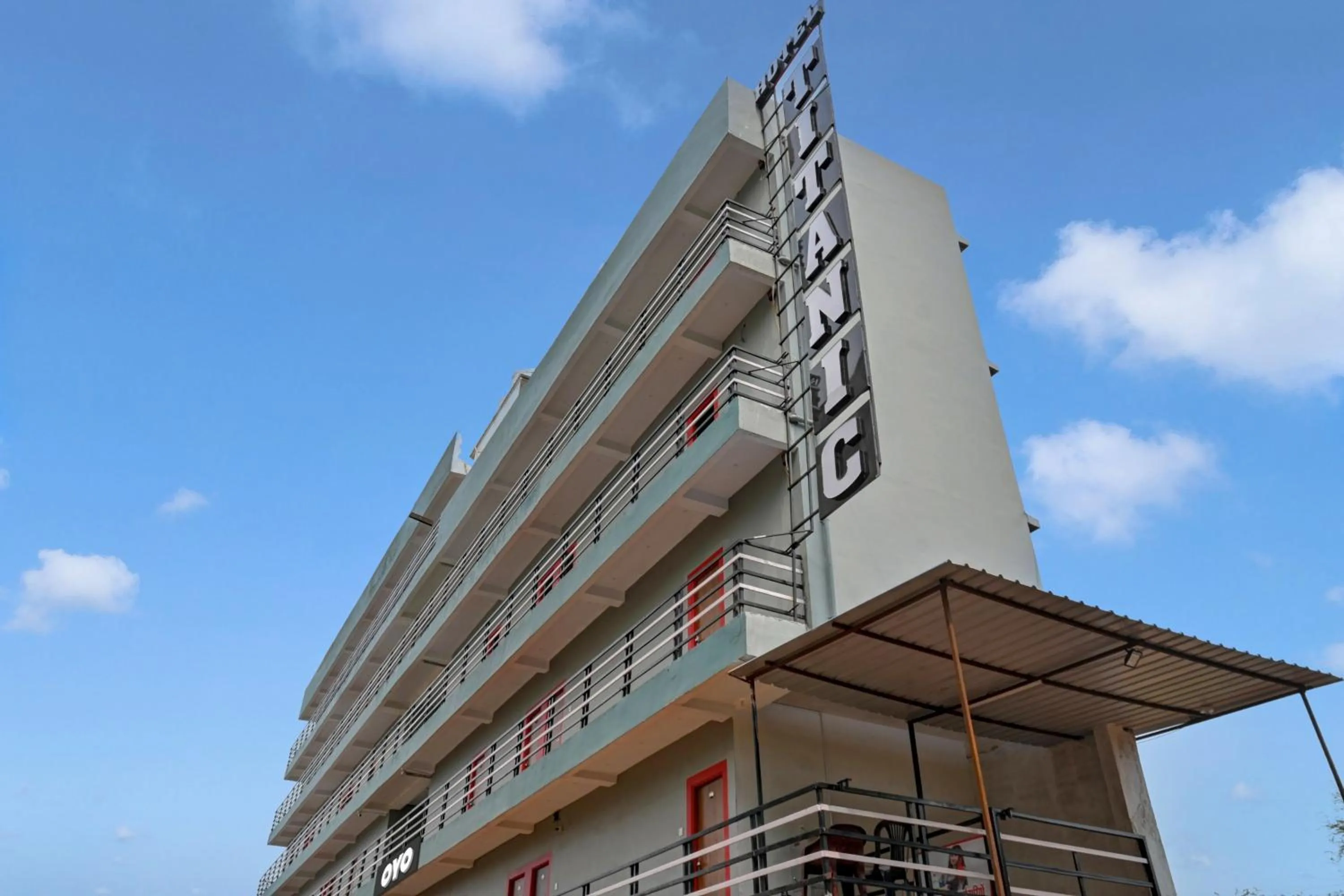 Facade/entrance in Hotel O Titanic