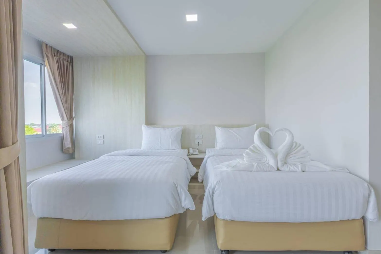 Bed in Sananwan Hometel
