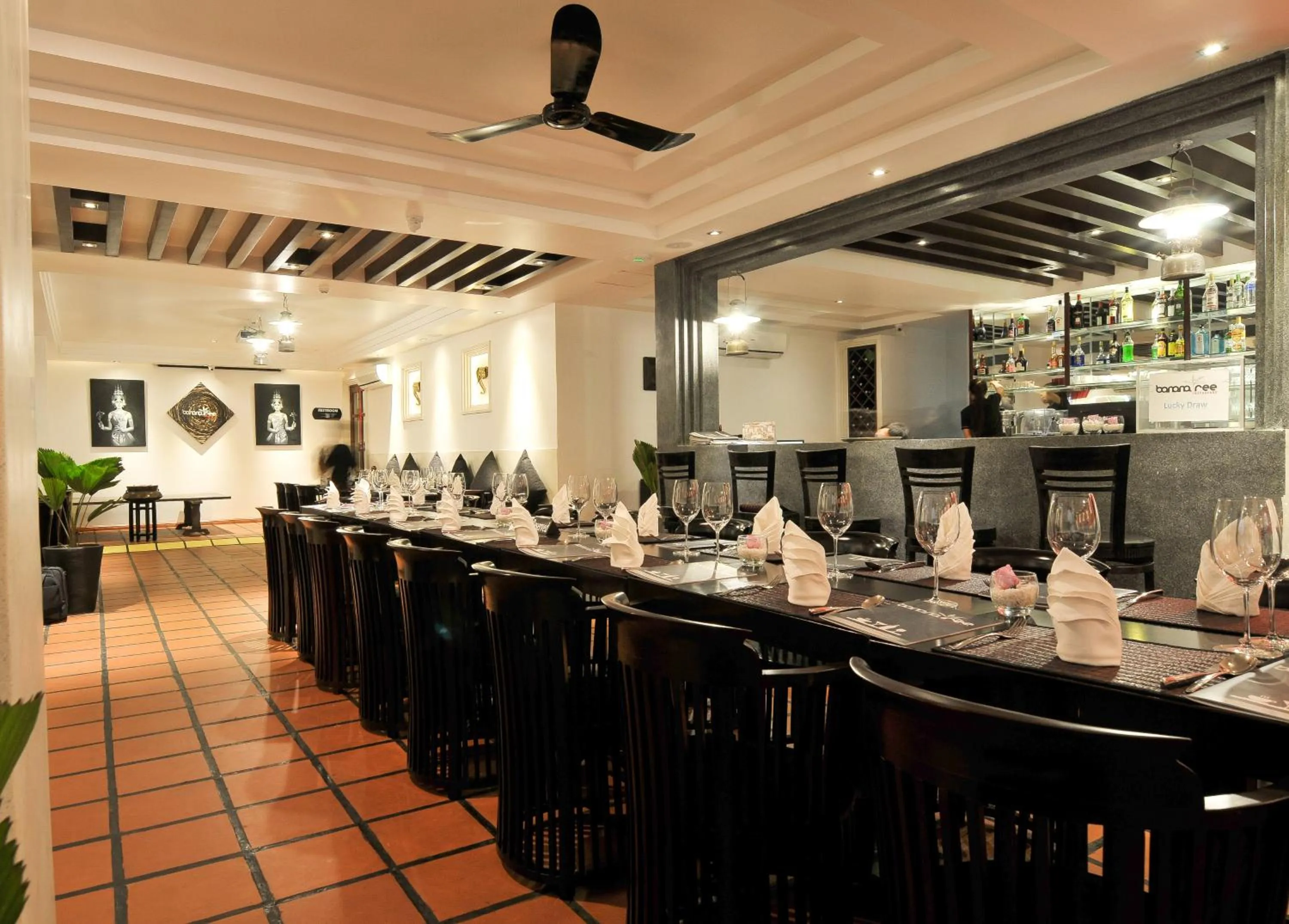 Restaurant/places to eat in La Rose Suites