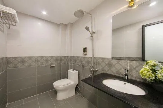 Shower in Hanoi Eastern Gate Hostel & Spa