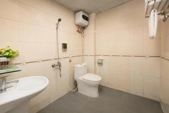 Toilet in Hanoi Eastern Gate Hostel & Spa