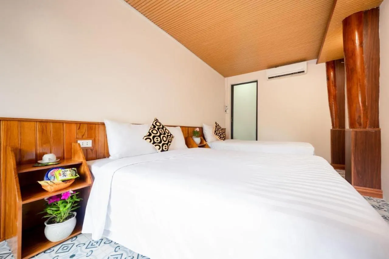Photo of the whole room, Bed in Catba Papillon Garden Bungalows & Resort