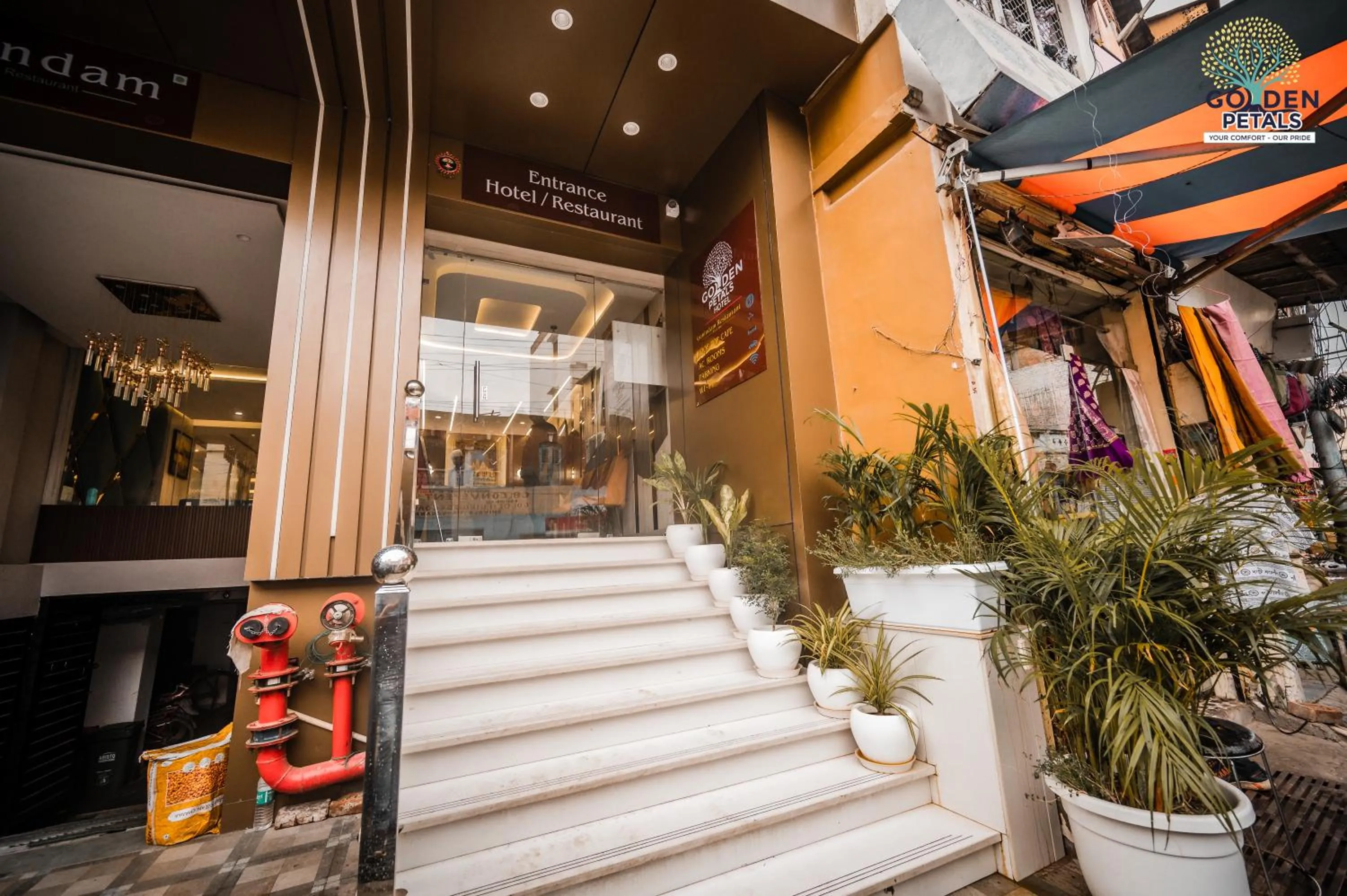 Hotel Golden Petals