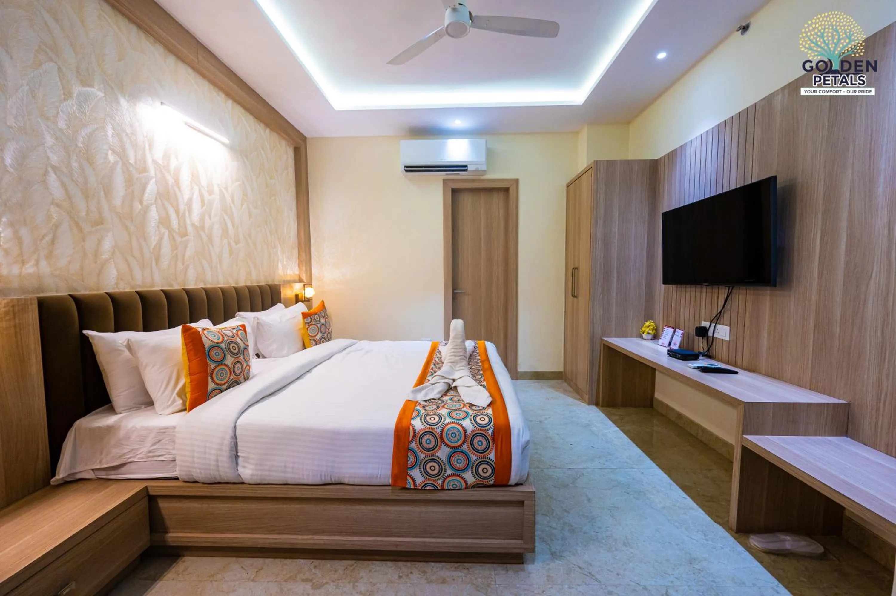 Bed in Hotel Golden Petals