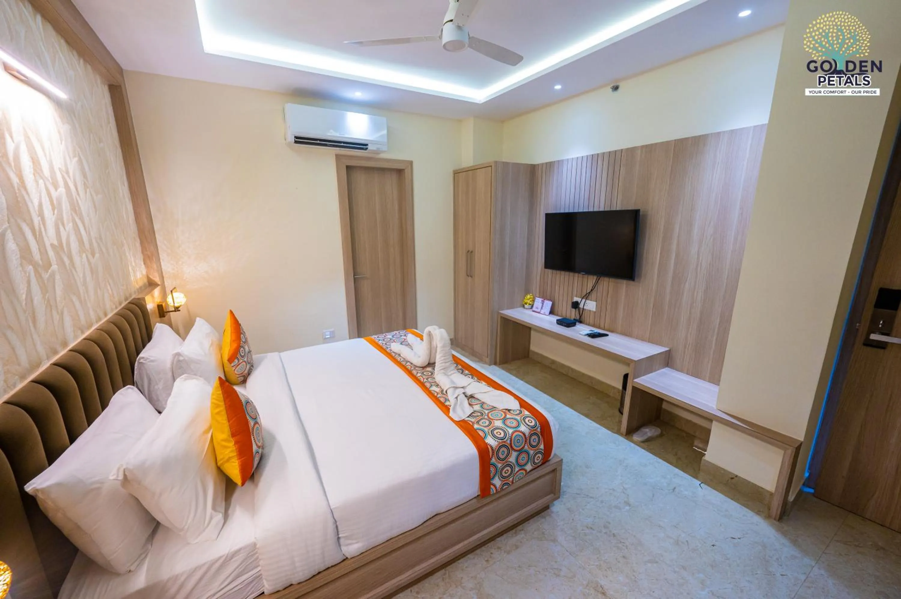 Bed in Hotel Golden Petals