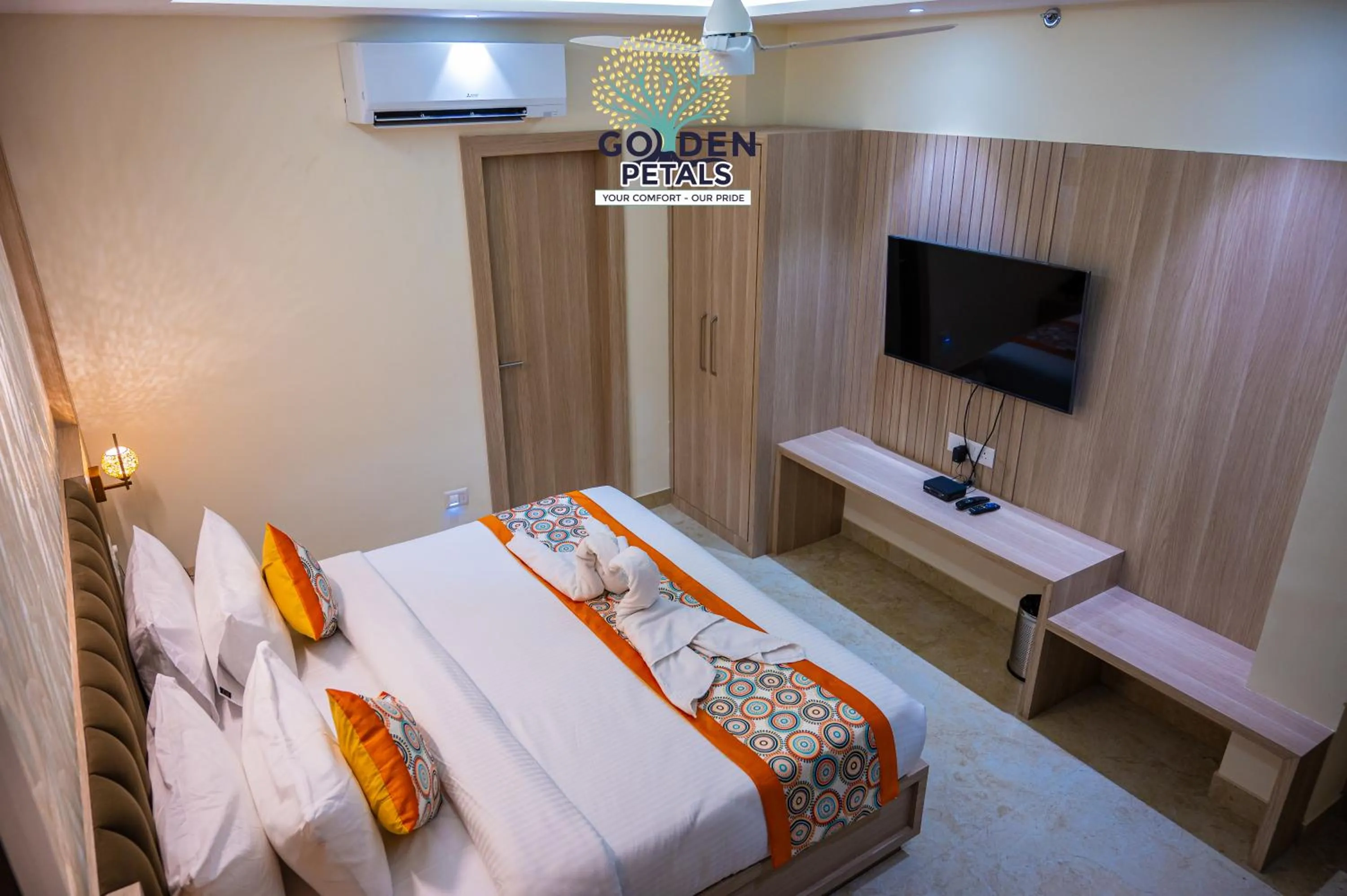 Bed in Hotel Golden Petals