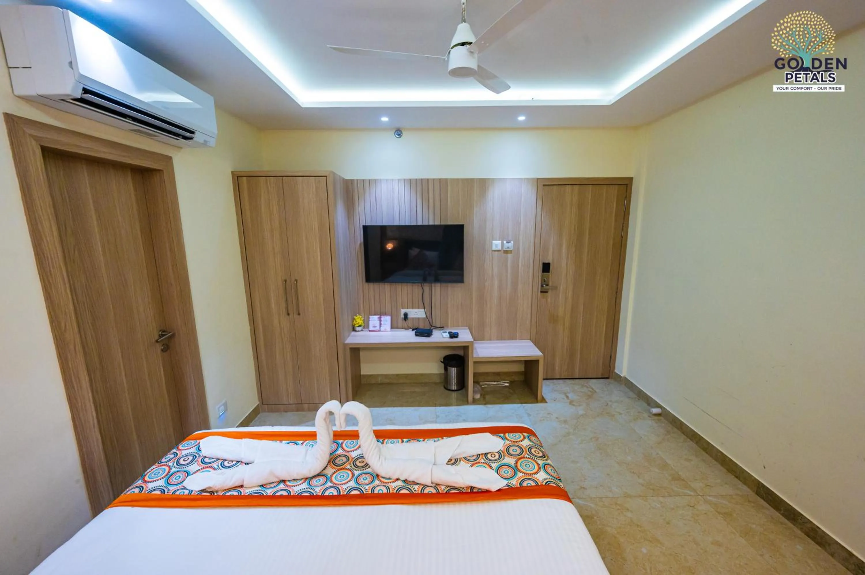 Bed in Hotel Golden Petals