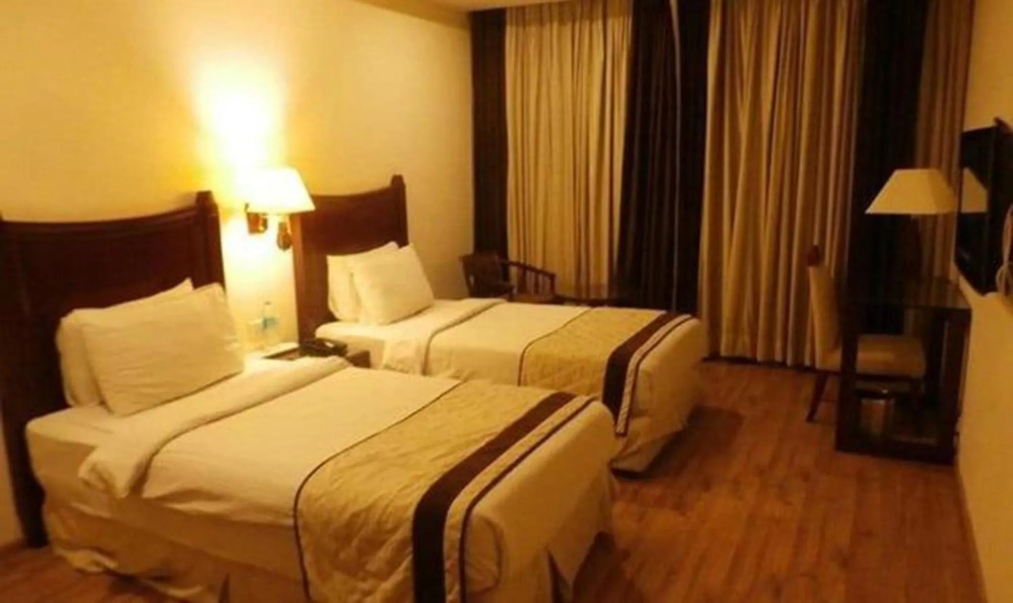 Bed in Super Townhouse OAK Hotel B City Mark