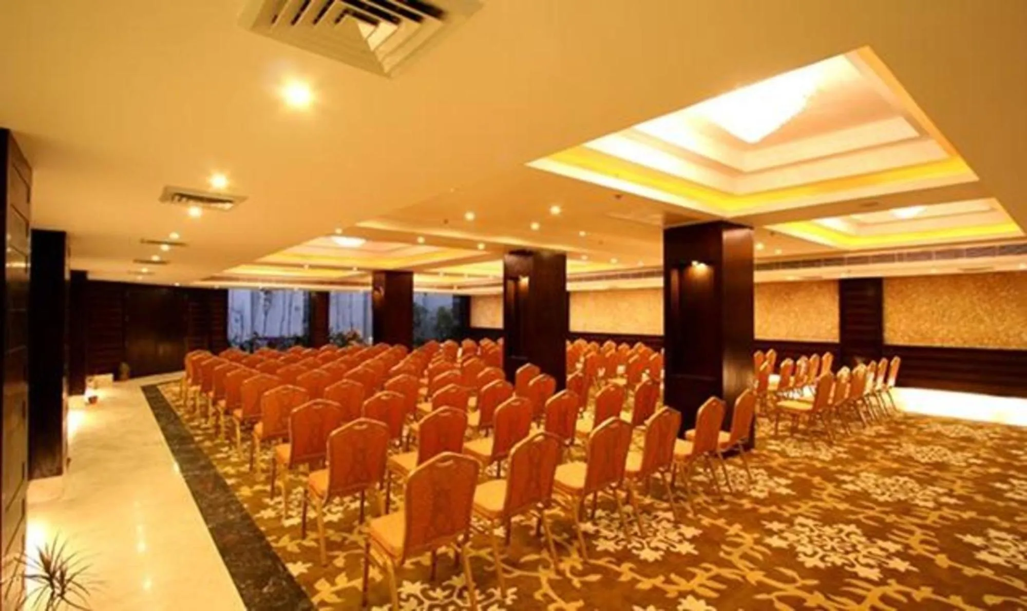 Banquet/Function facilities in Super Townhouse OAK Hotel B City Mark