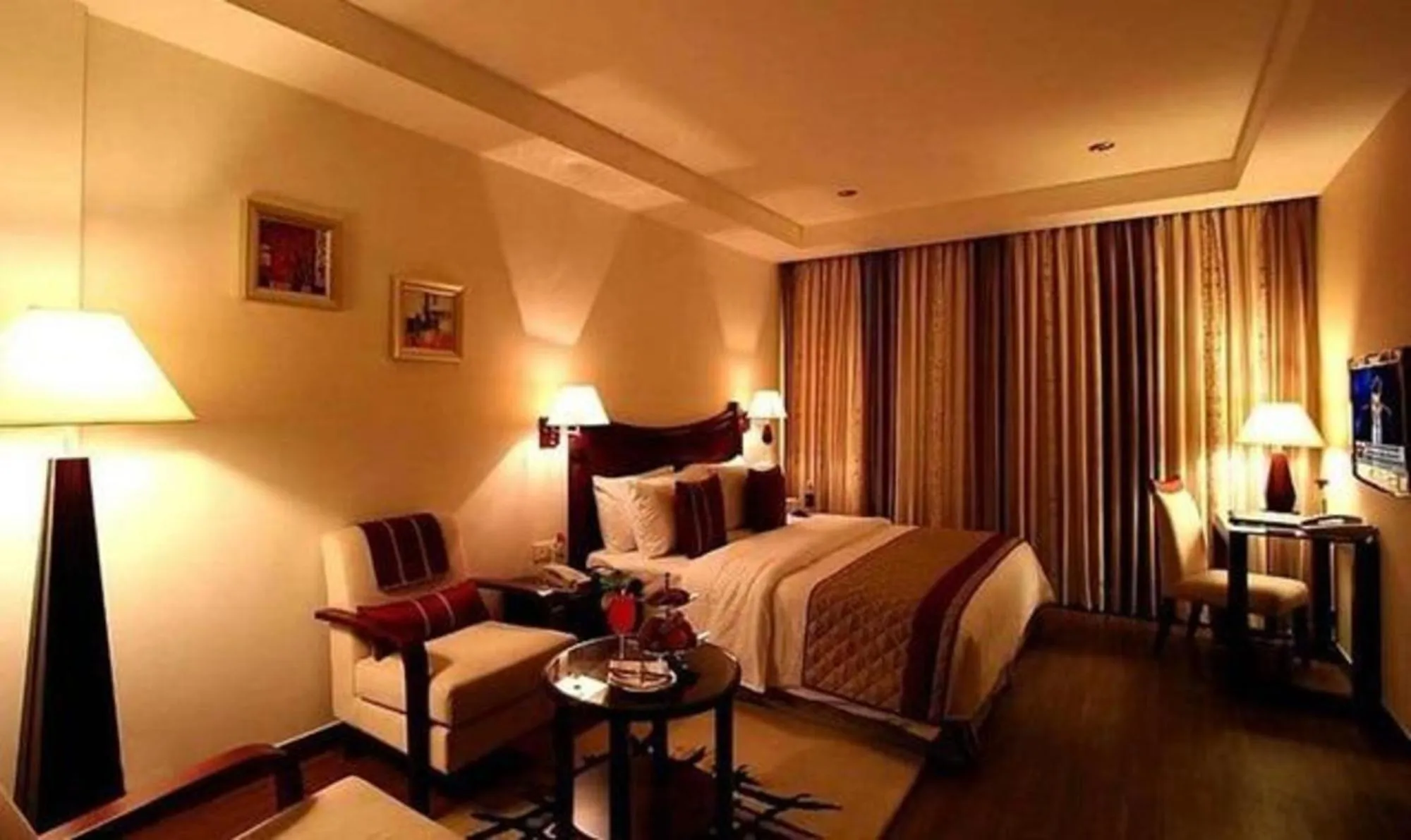 Bed in Super Townhouse OAK Hotel B City Mark