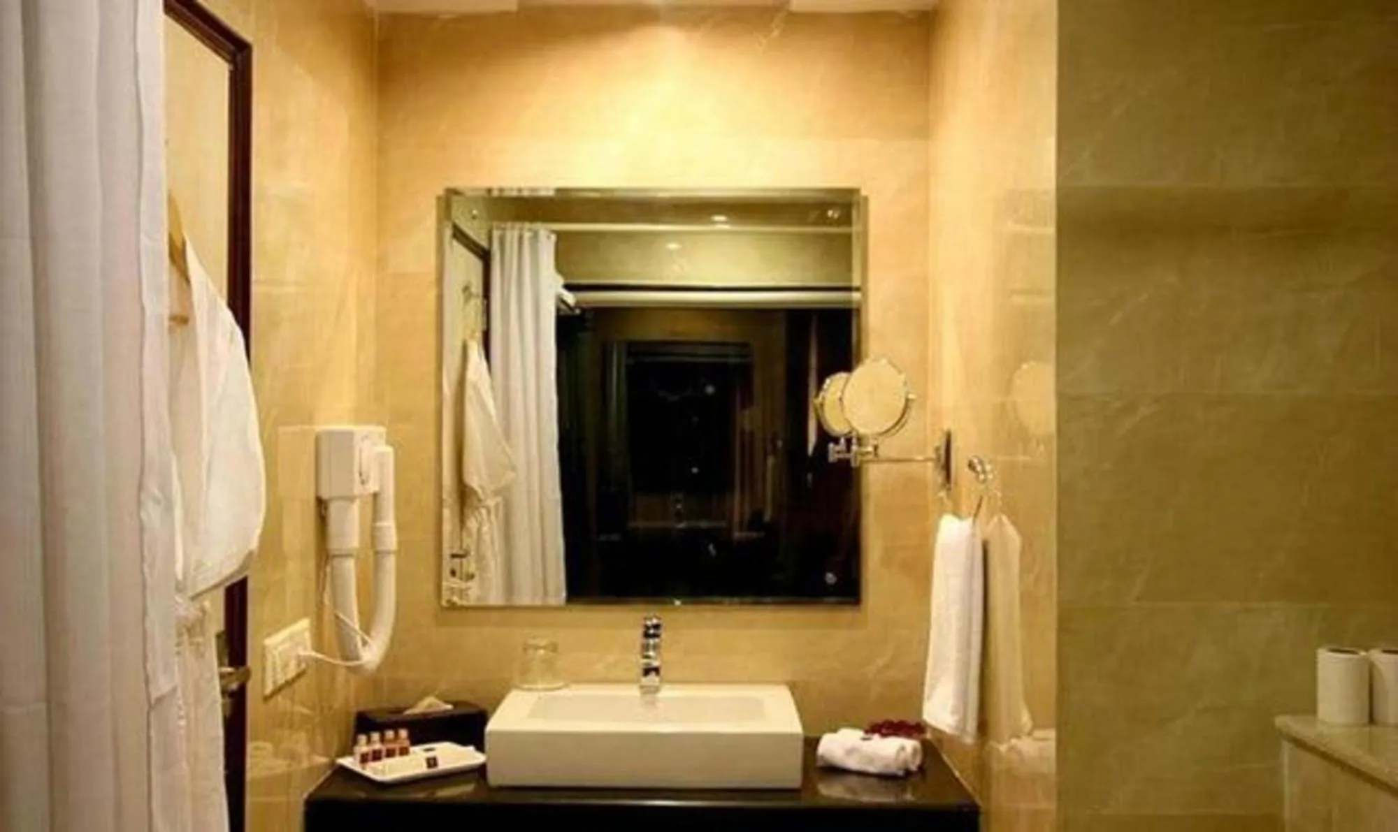 Bathroom in Super Townhouse OAK Hotel B City Mark