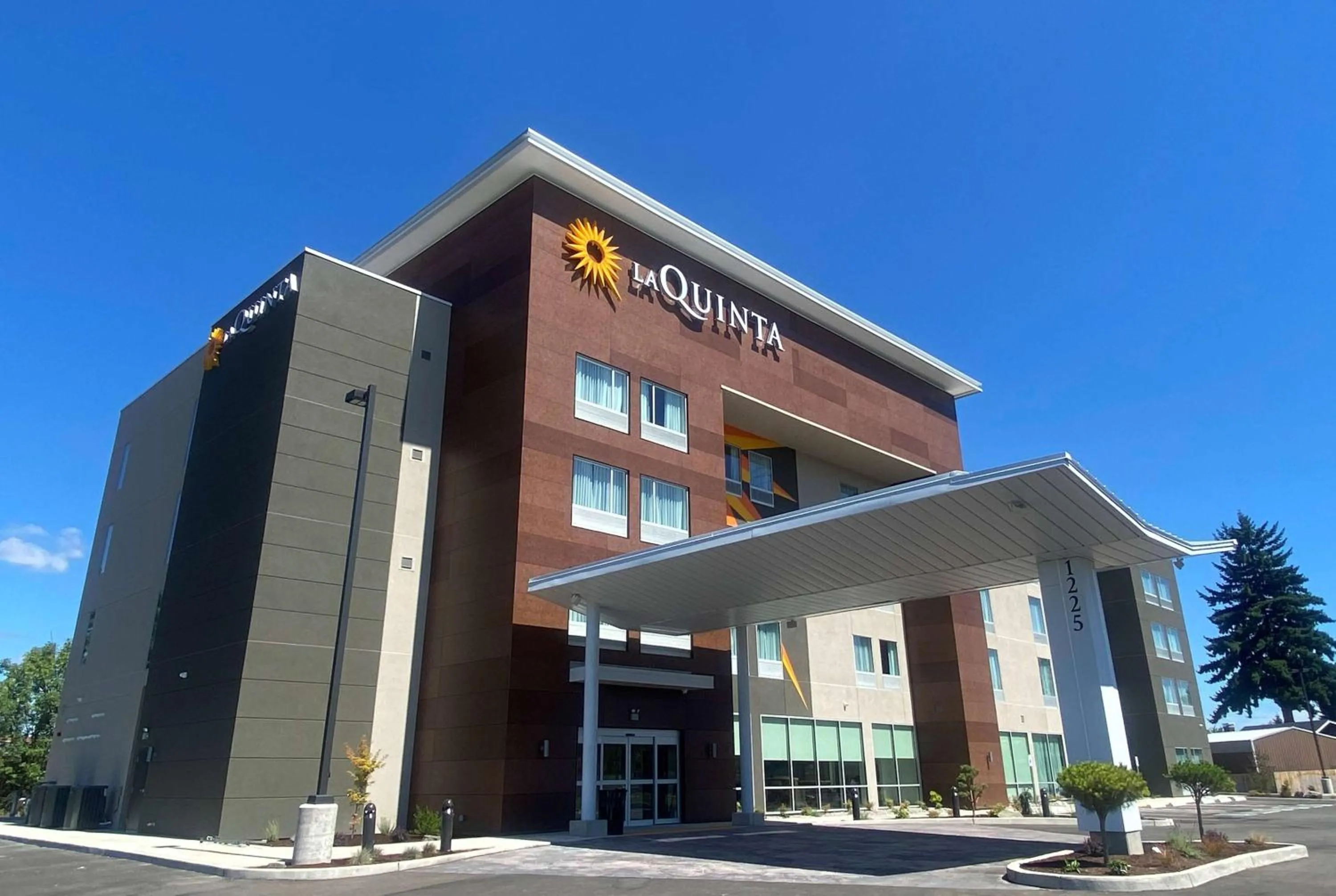 Property building in La Quinta Inn & Suites by Wyndham Centralia