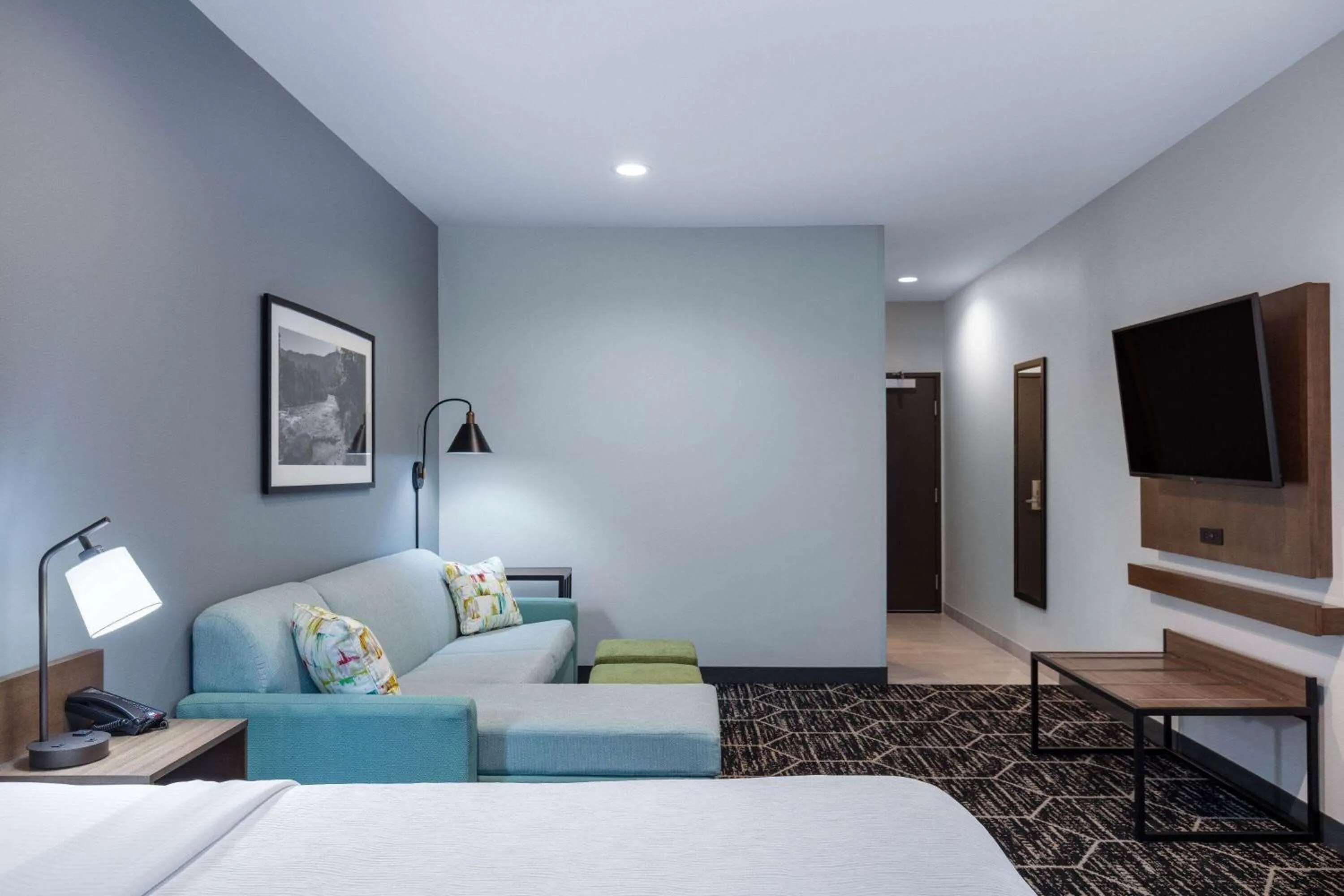 Bed in La Quinta Inn & Suites by Wyndham Centralia