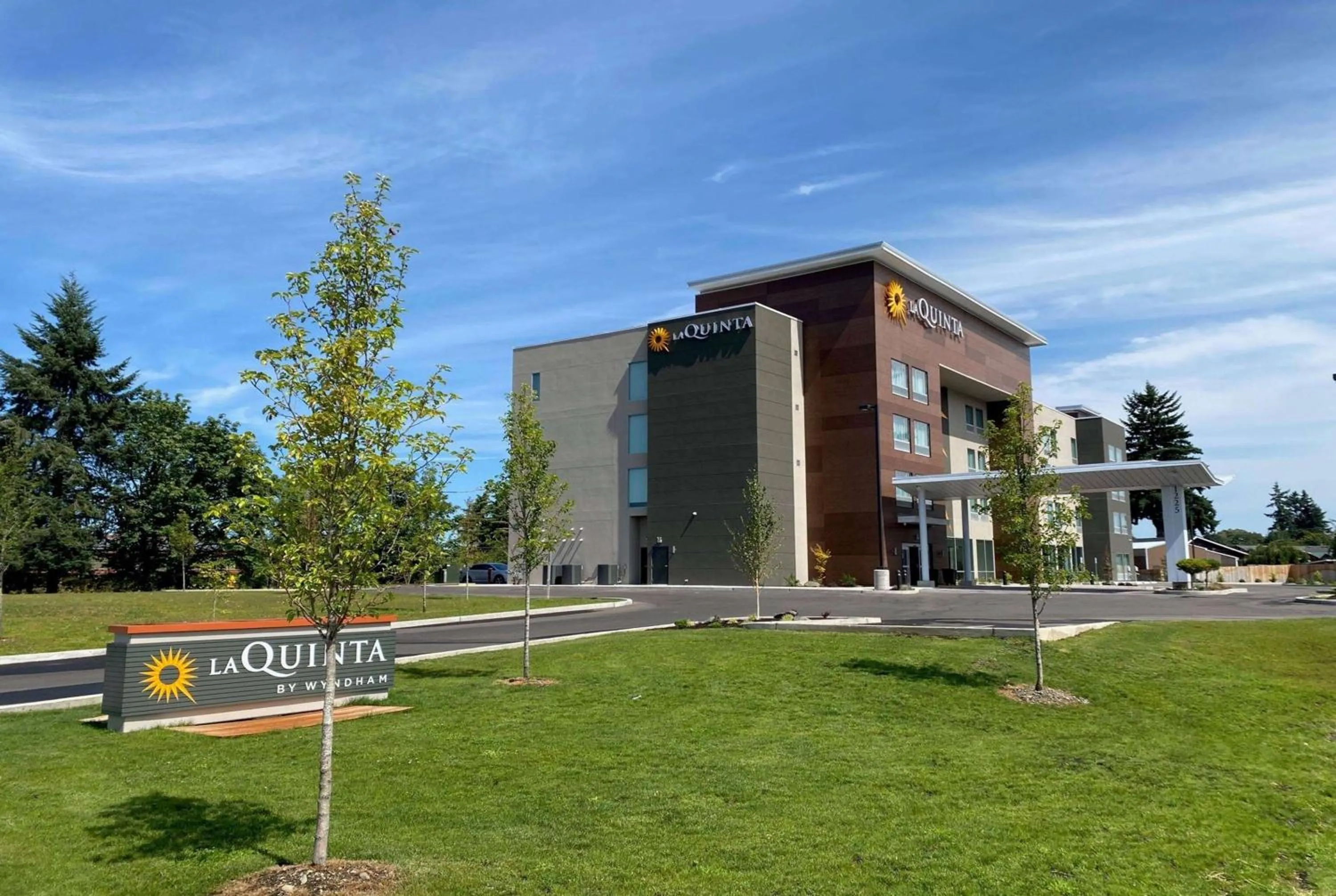 Property building in La Quinta Inn & Suites by Wyndham Centralia