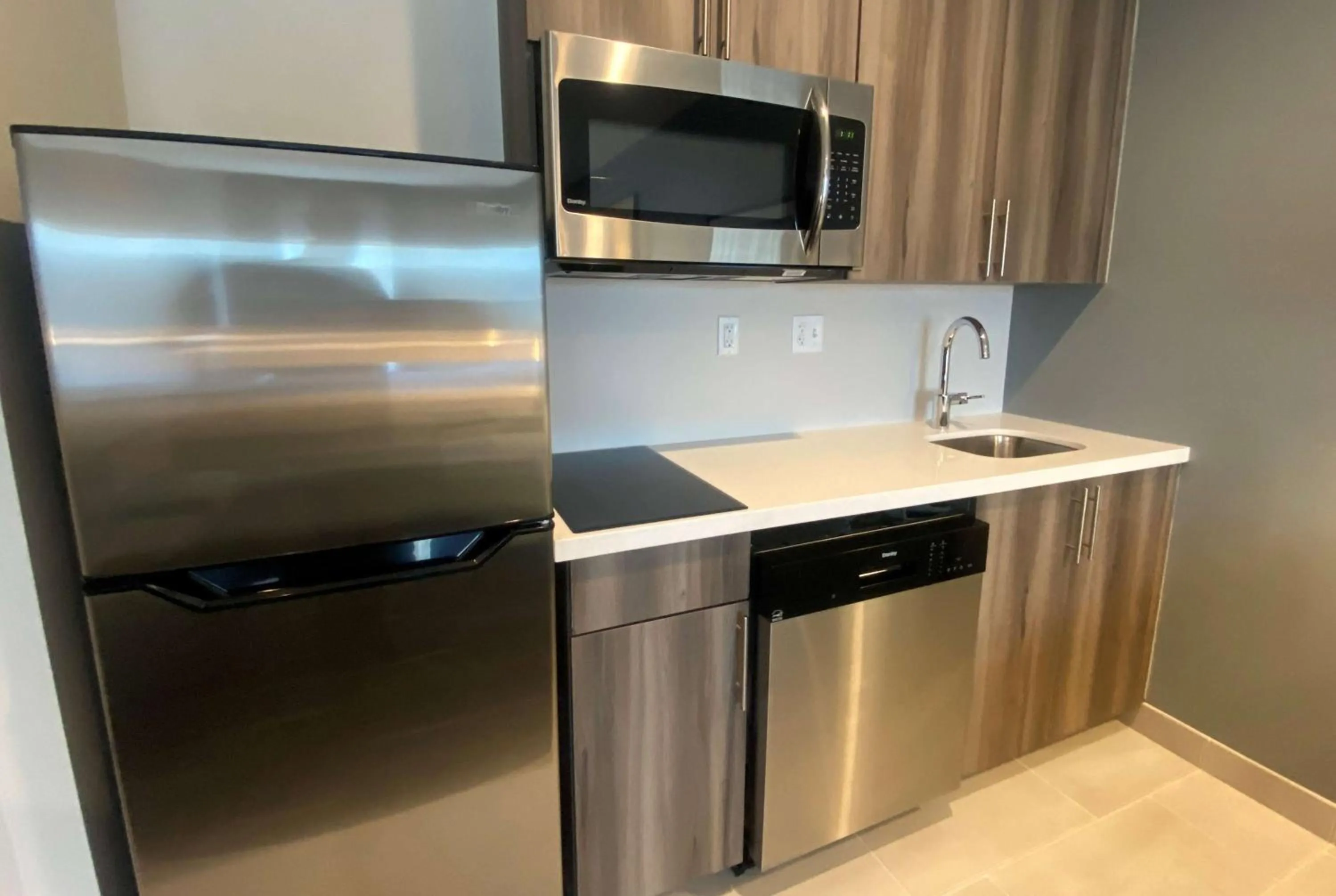 Photo of the whole room in La Quinta Inn & Suites by Wyndham Centralia