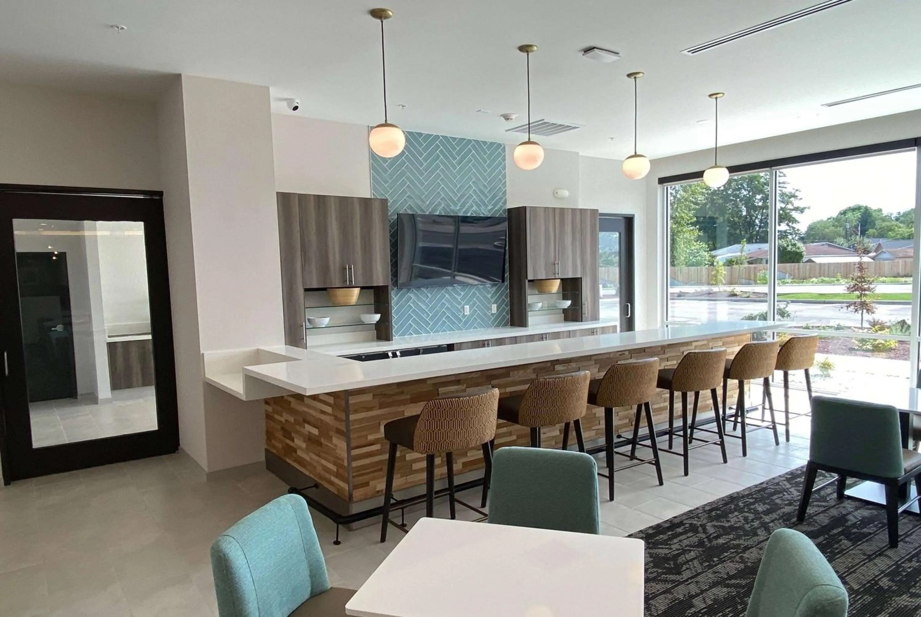 Lounge or bar in La Quinta Inn & Suites by Wyndham Centralia