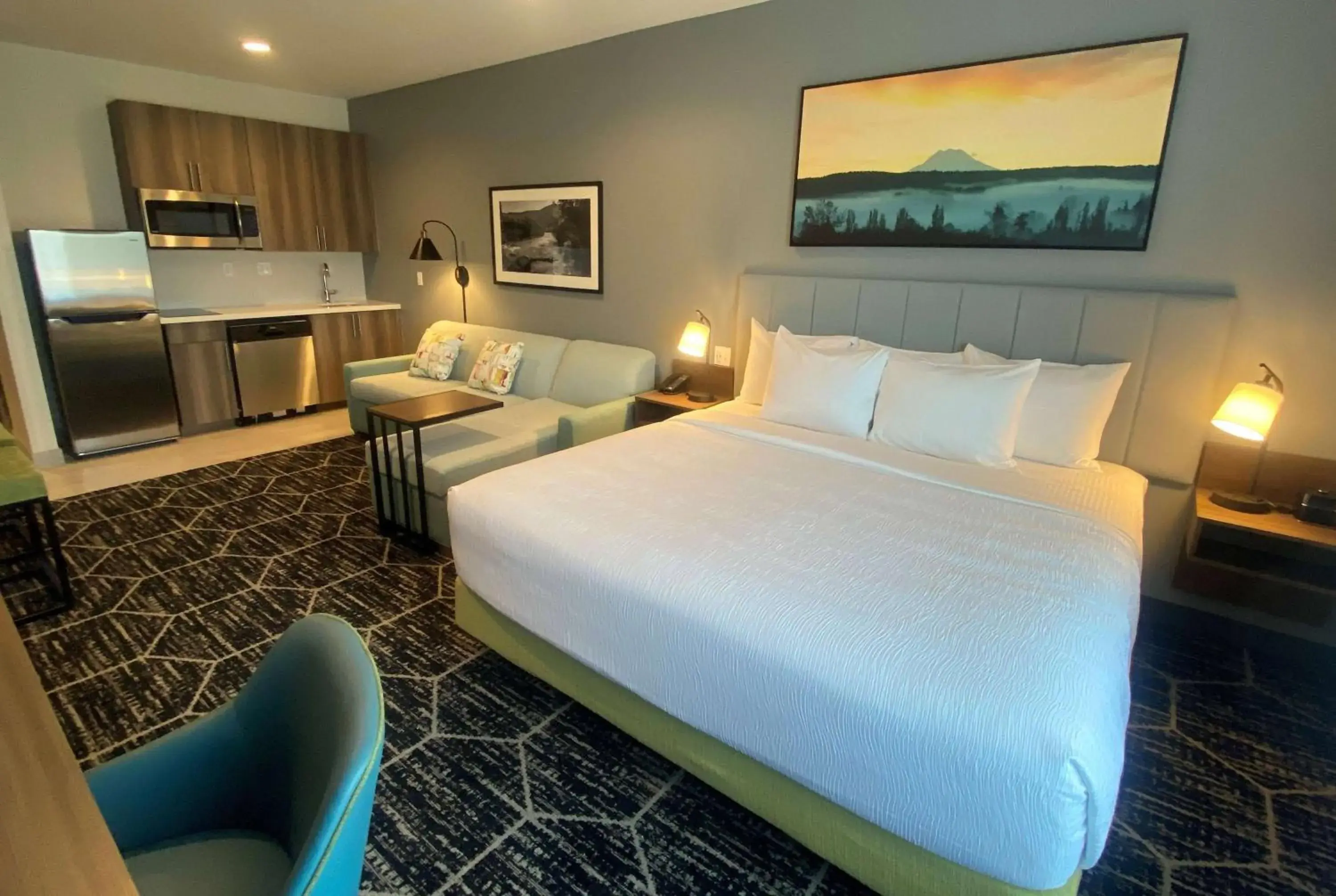 King Suite with Kitchenette - Non-Smoking in La Quinta Inn & Suites by Wyndham Centralia King Suite with Kitchenette - Non-Smoking in La Quinta Inn & Suites by Wyndham Centralia