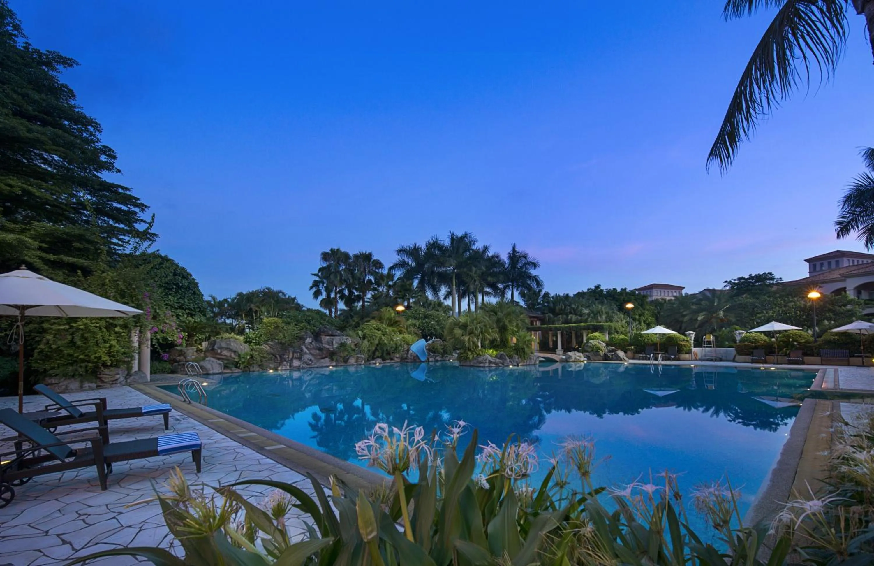 Swimming pool in Hillview Golf Resort Dongguan