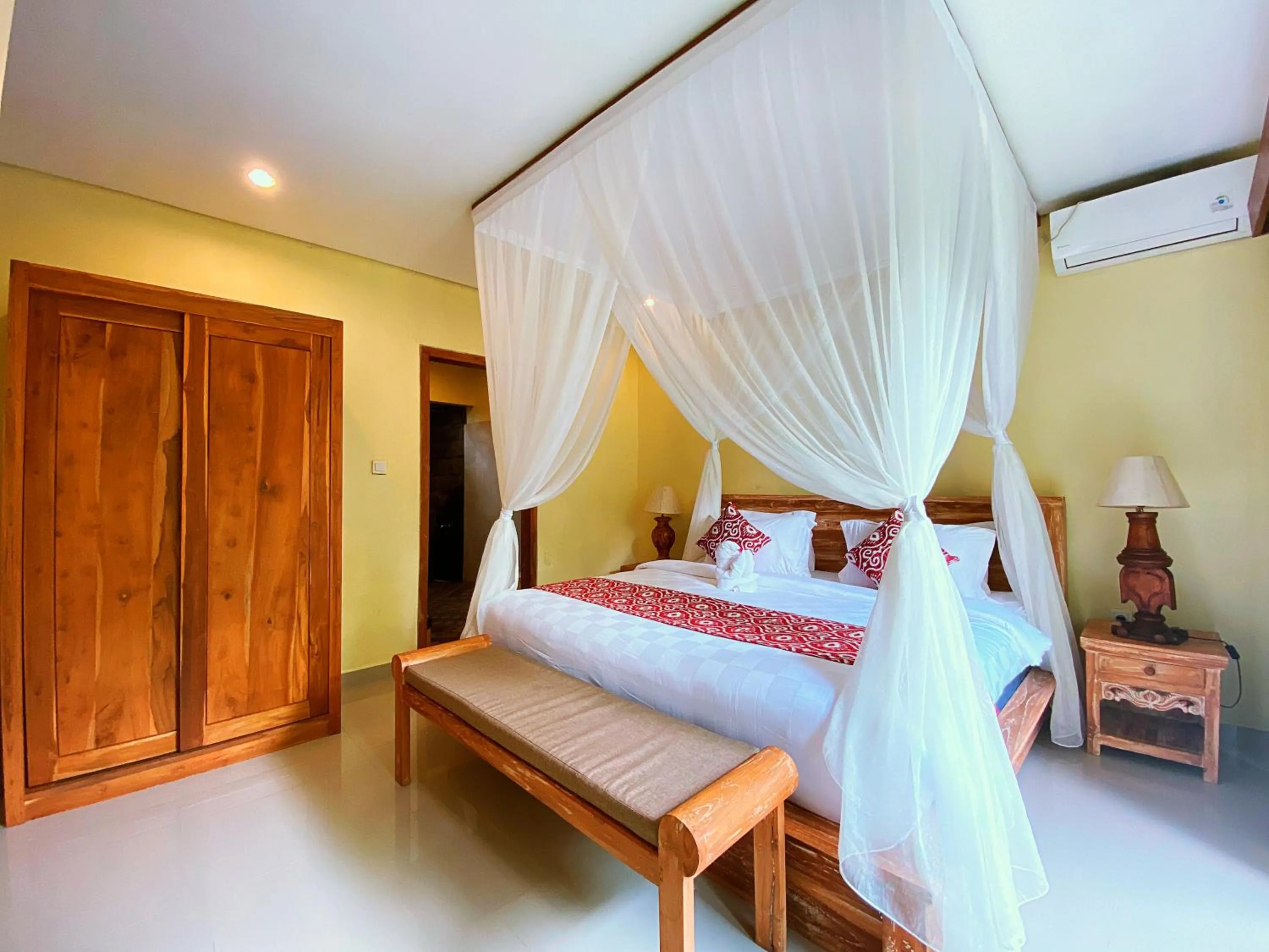 Photo of the whole room, Bed in Uma Linggah Resort by Puri Signatures