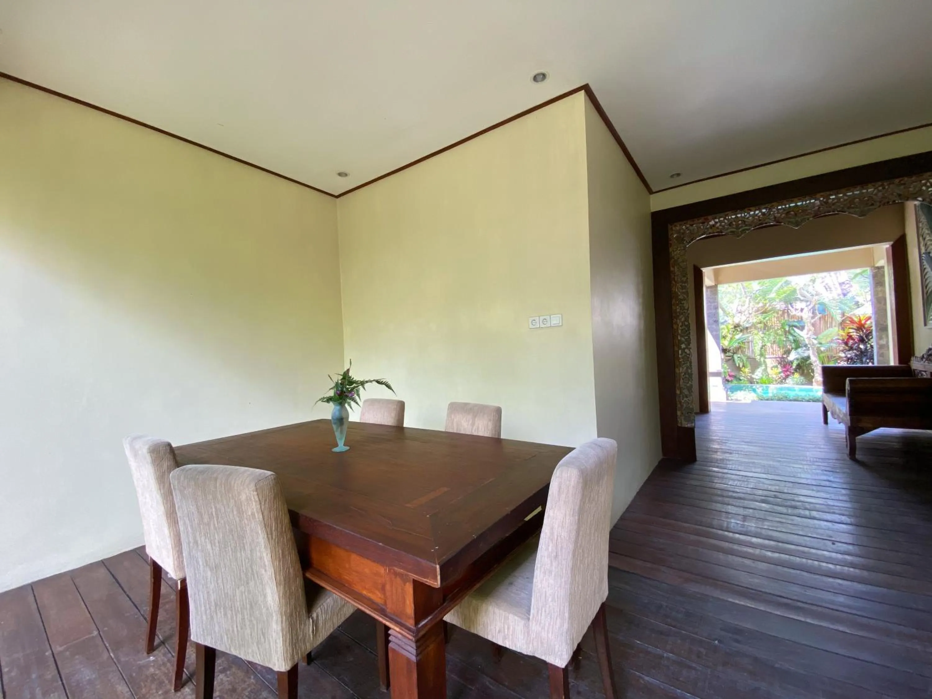 Living room in Uma Linggah Resort by Puri Signatures