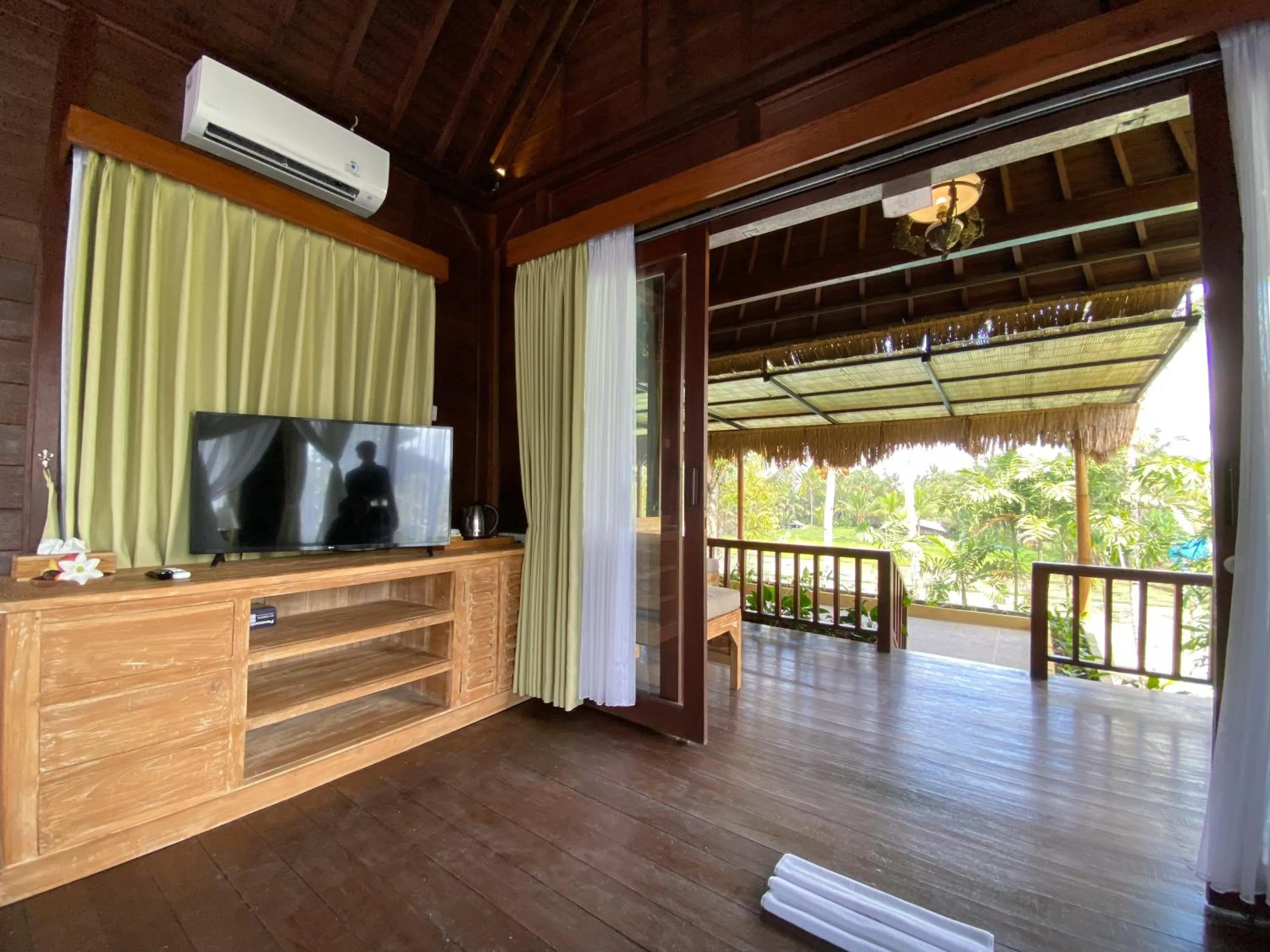 TV and multimedia in Uma Linggah Resort by Puri Signatures