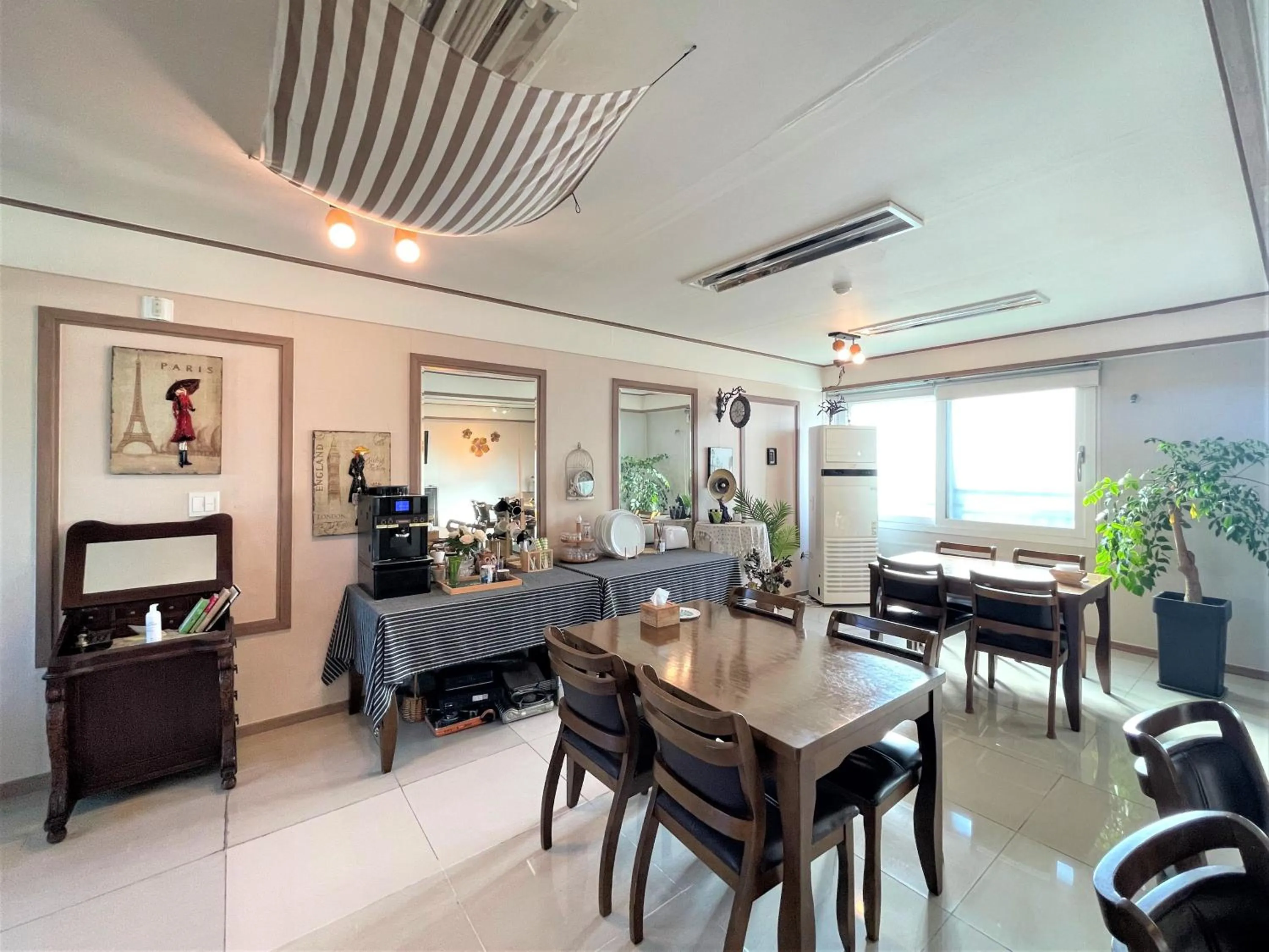 Dining area in HY Choi Hostel