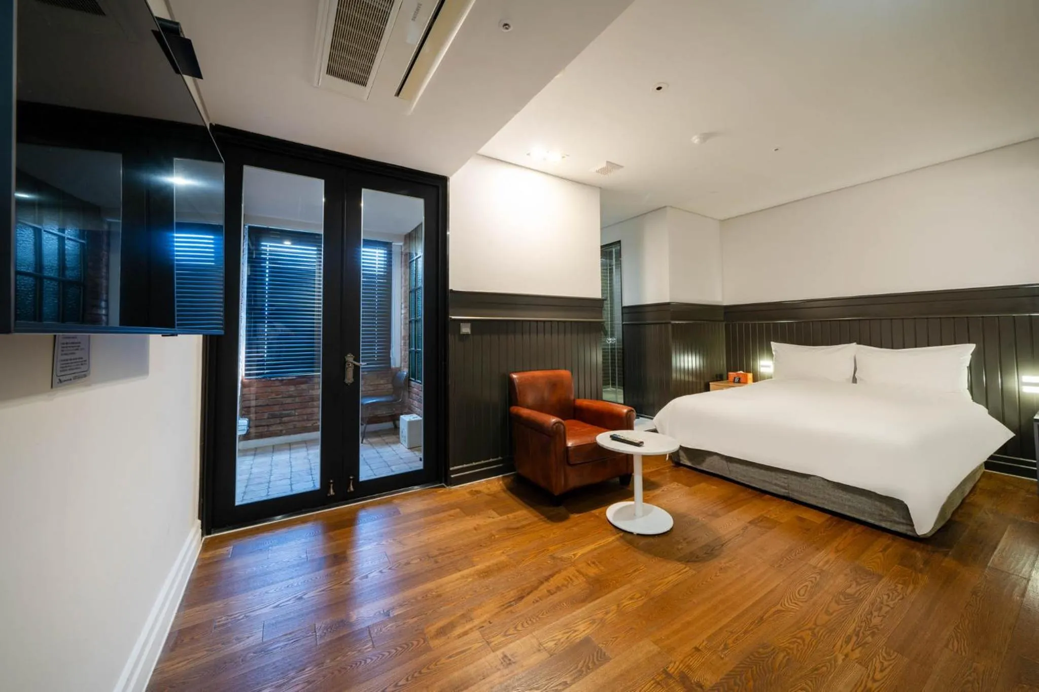 Photo of the whole room, Bed in JB Design Hotel