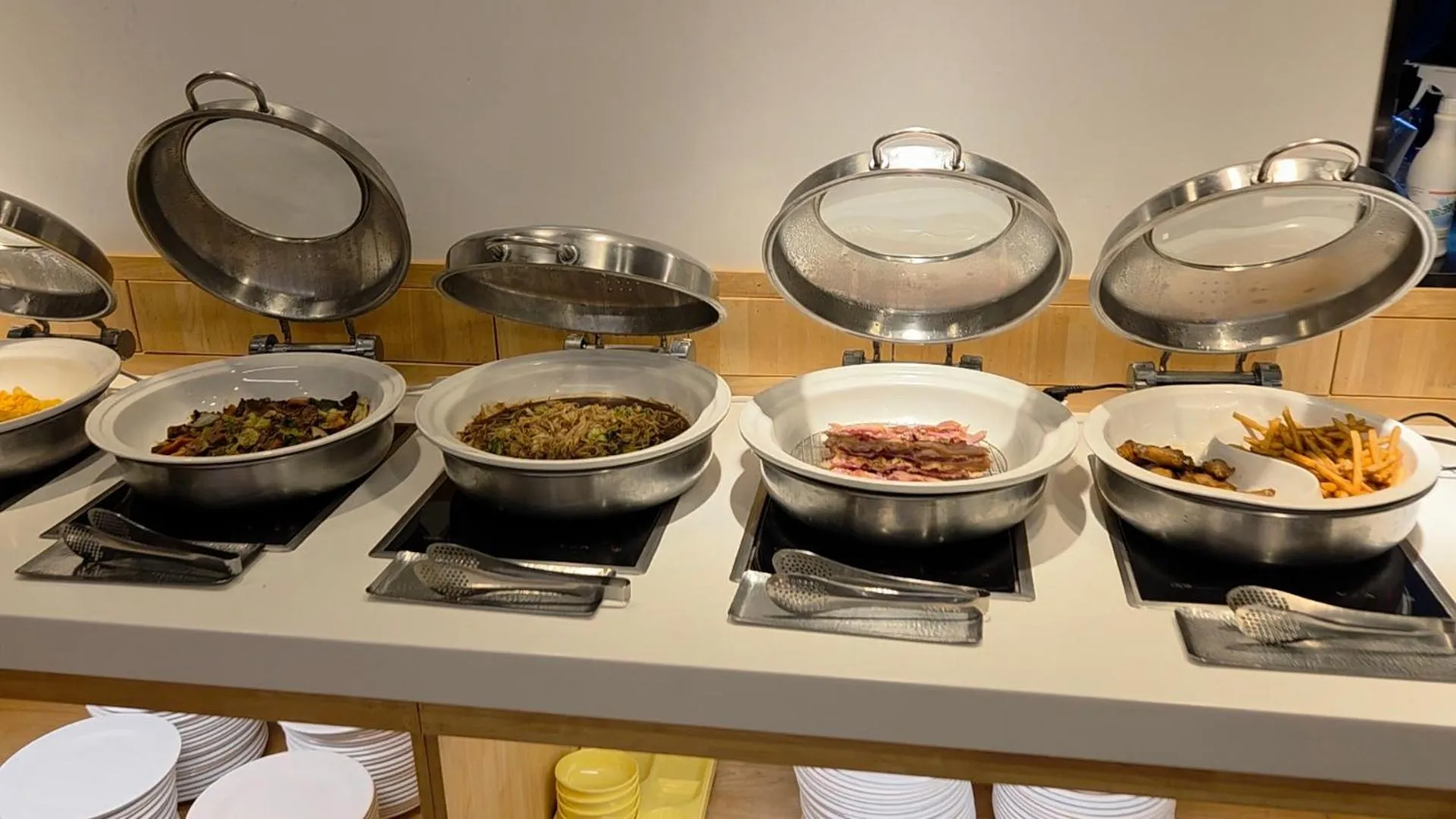 Buffet breakfast in JB Design Hotel