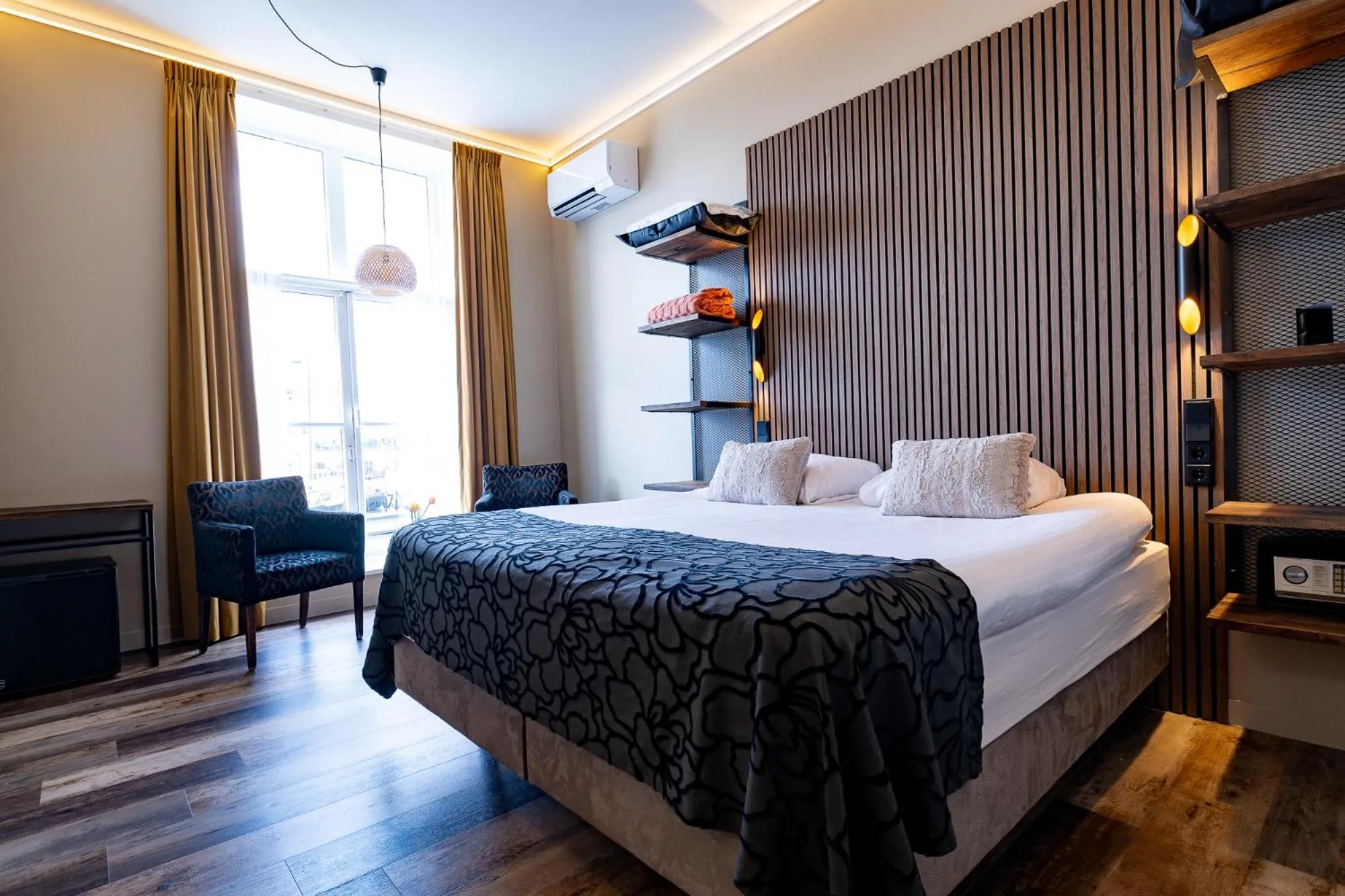 Bedroom, Bed in Hotel Zeezicht