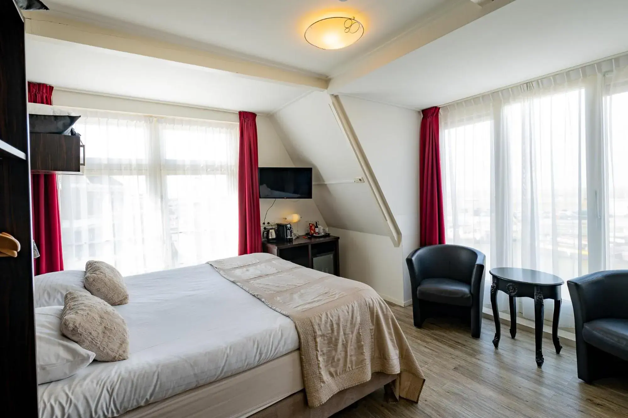 Deluxe Double or Twin Room in Hotel Zeezicht Deluxe Double or Twin Room in Hotel Zeezicht