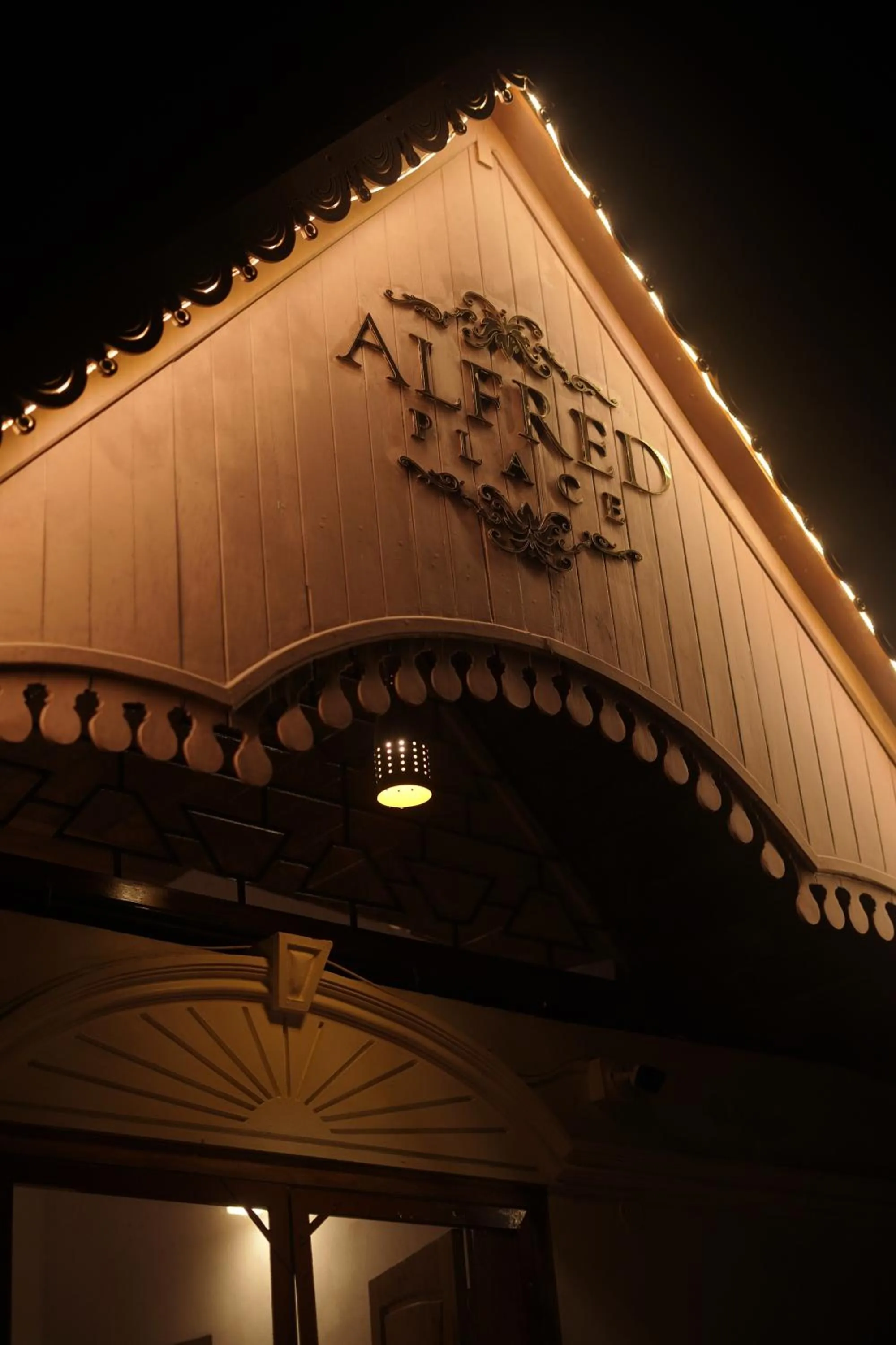 Facade/entrance in Alfred Place