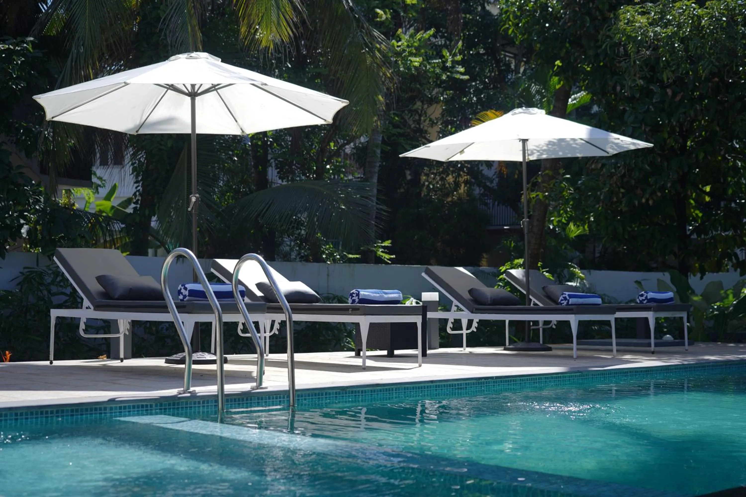 Swimming pool in Alfred Place