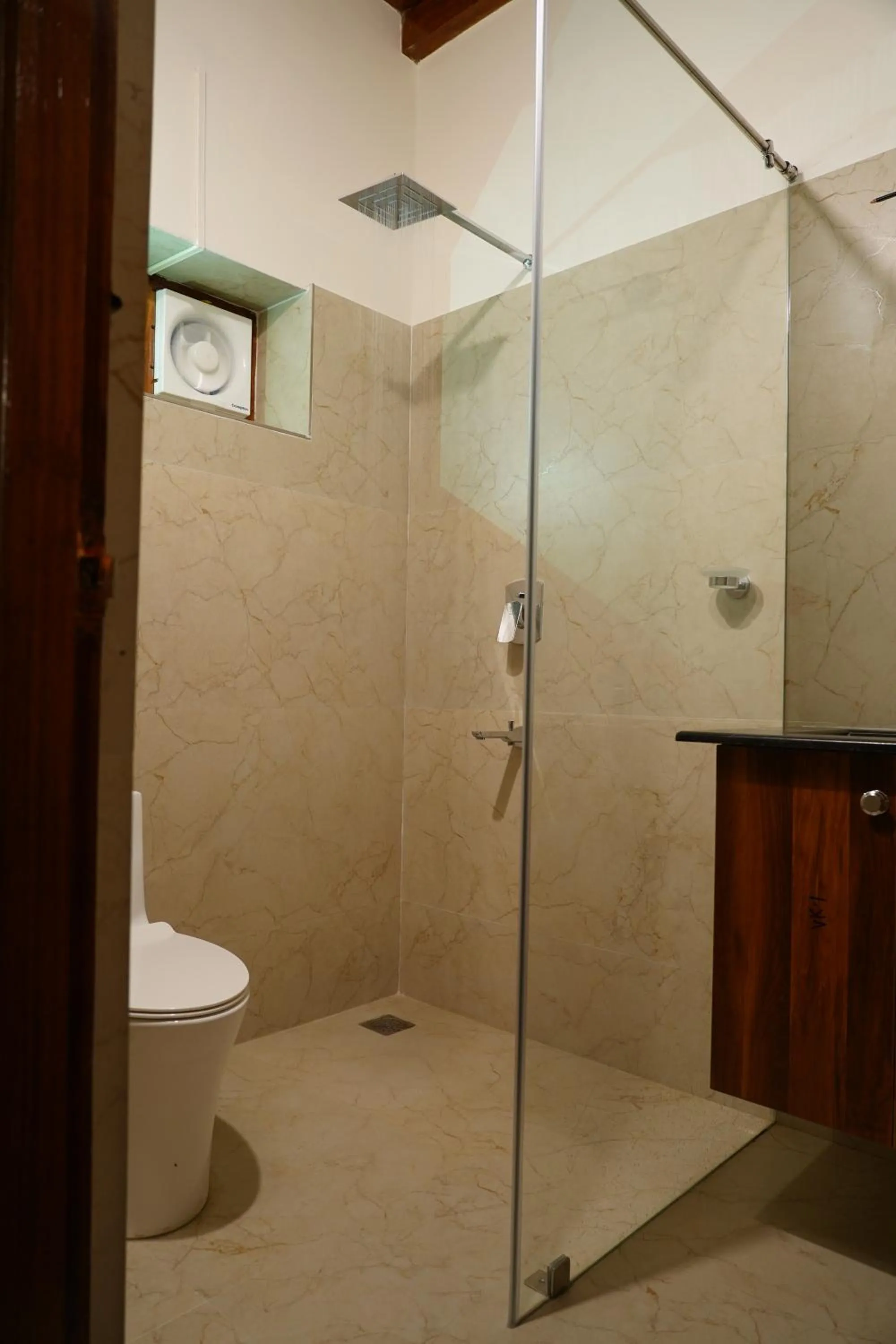 Shower in Alfred Place