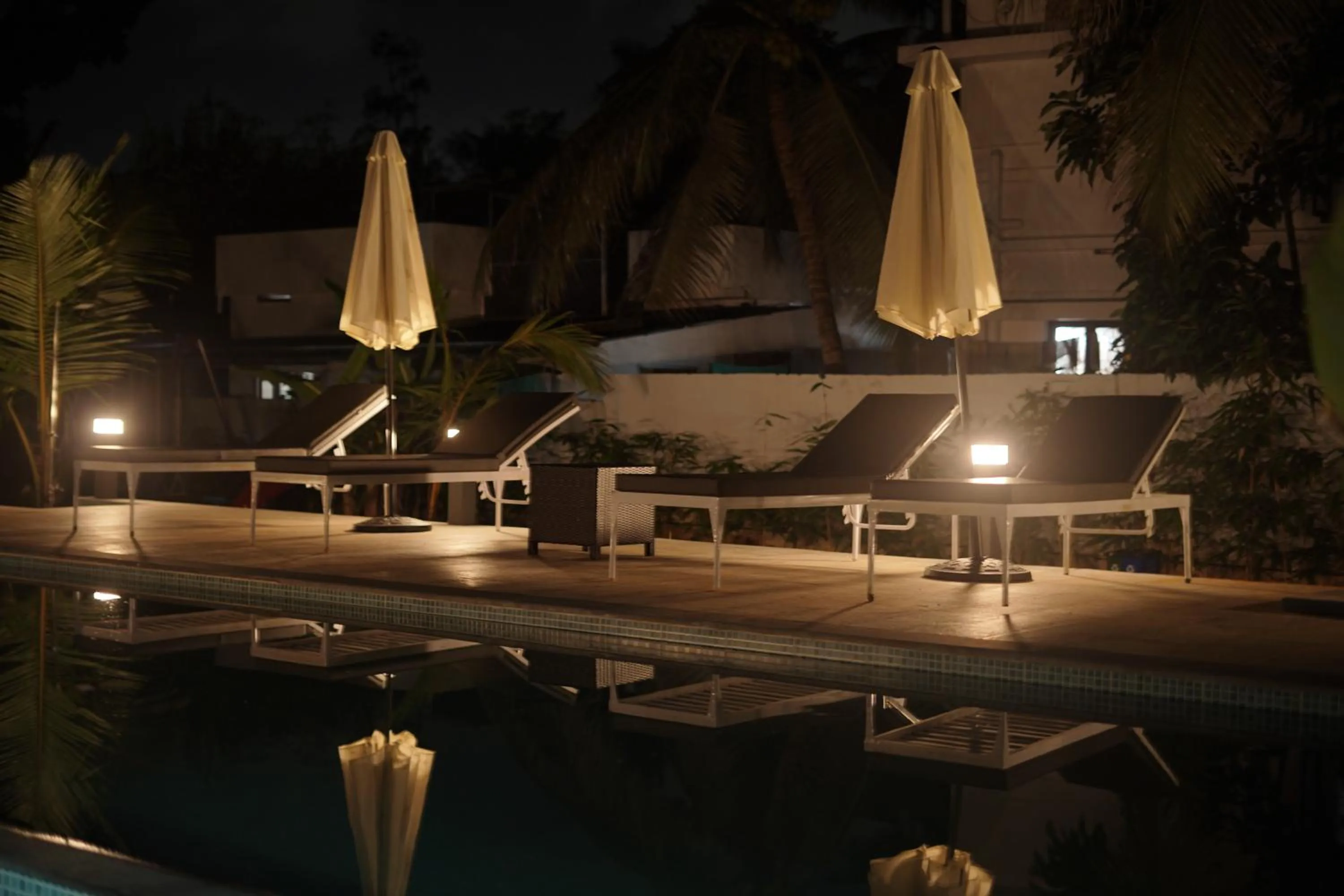 Swimming pool in Alfred Place