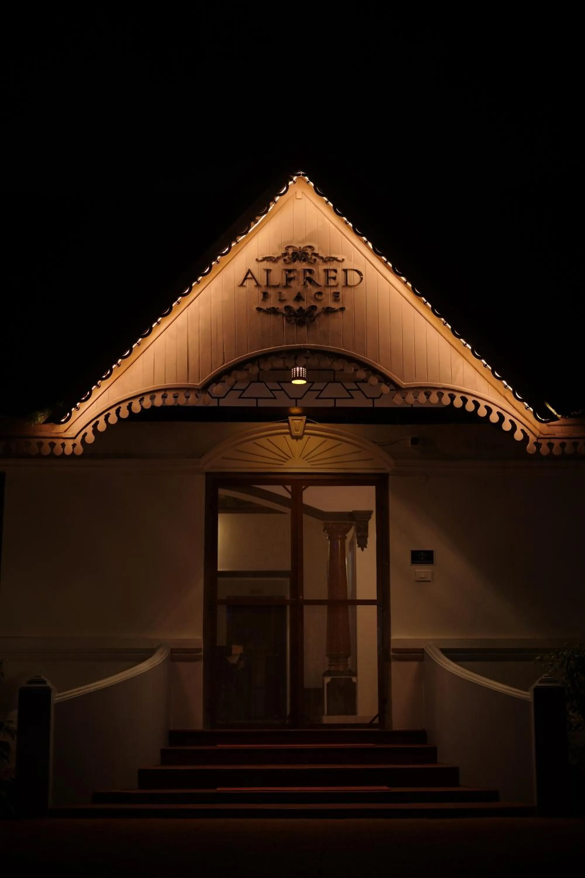 Facade/entrance in Alfred Place