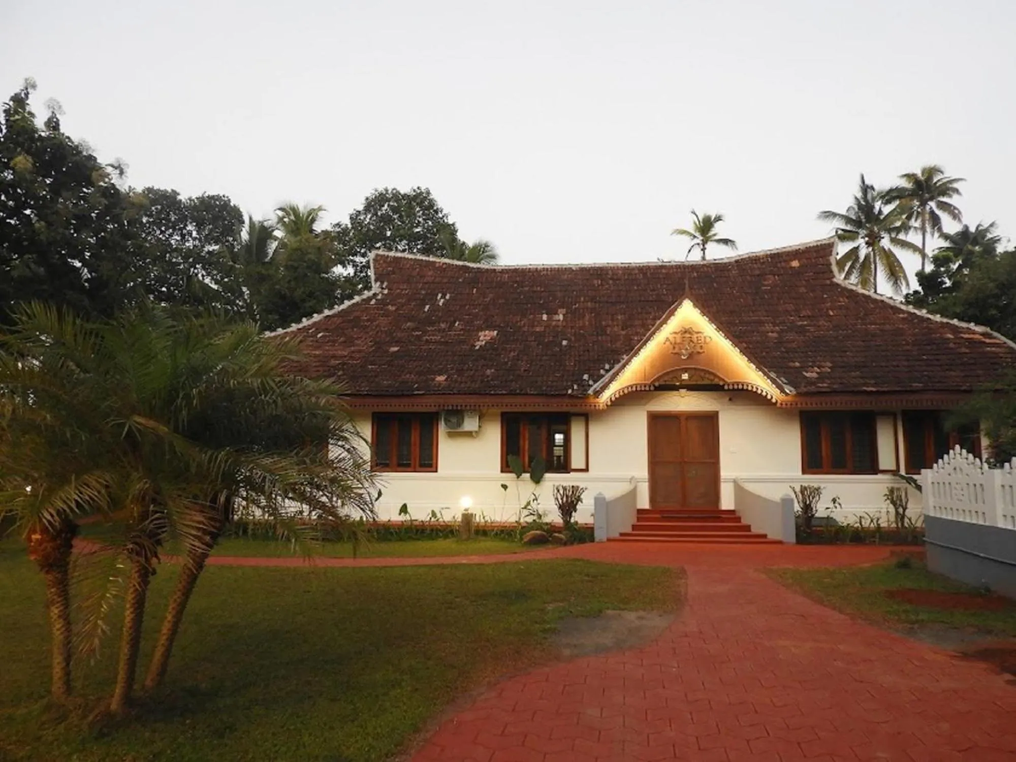 Facade/entrance in Alfred Place