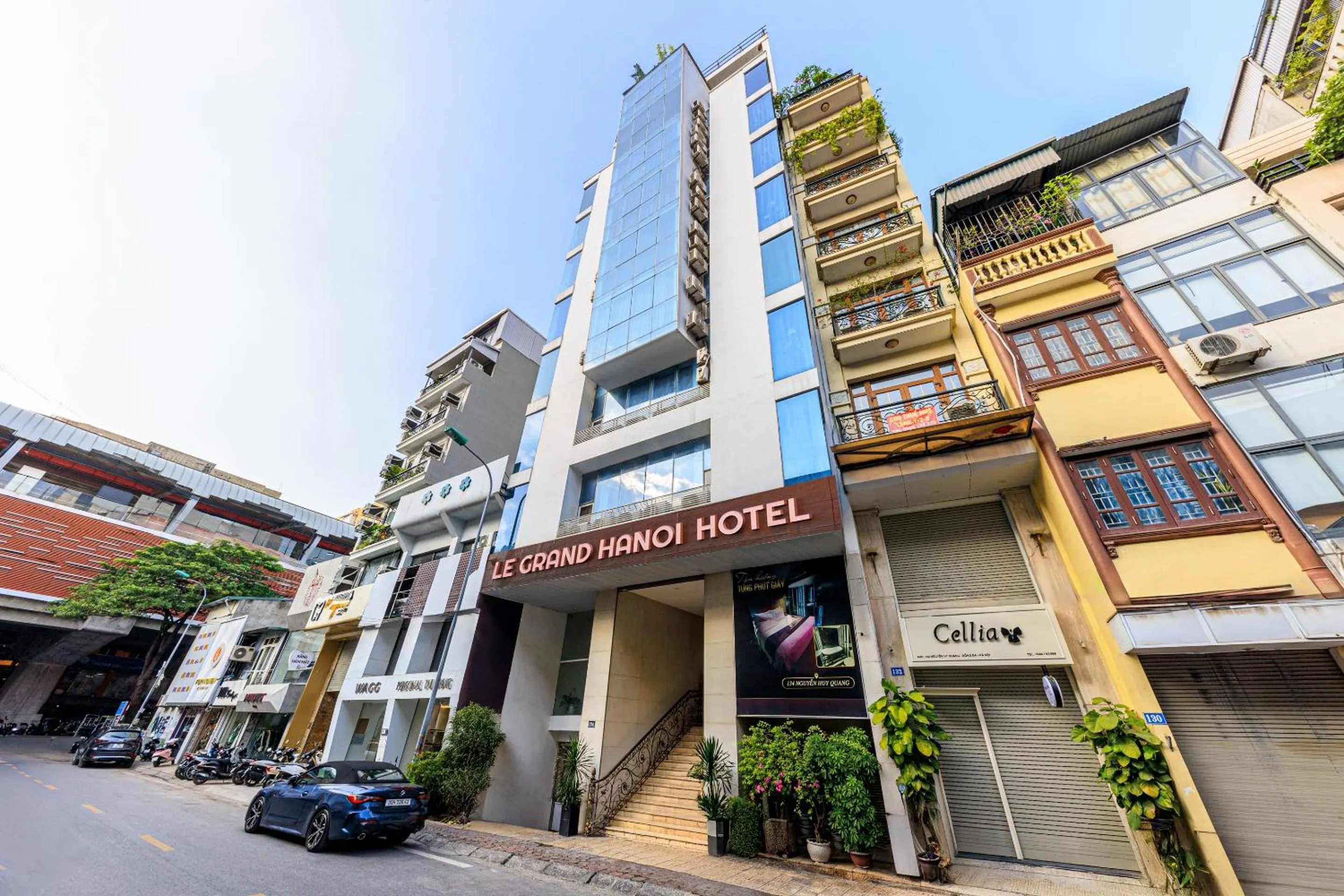 Facade/entrance in Collection O Le Grand Hanoi hotel - The Sun