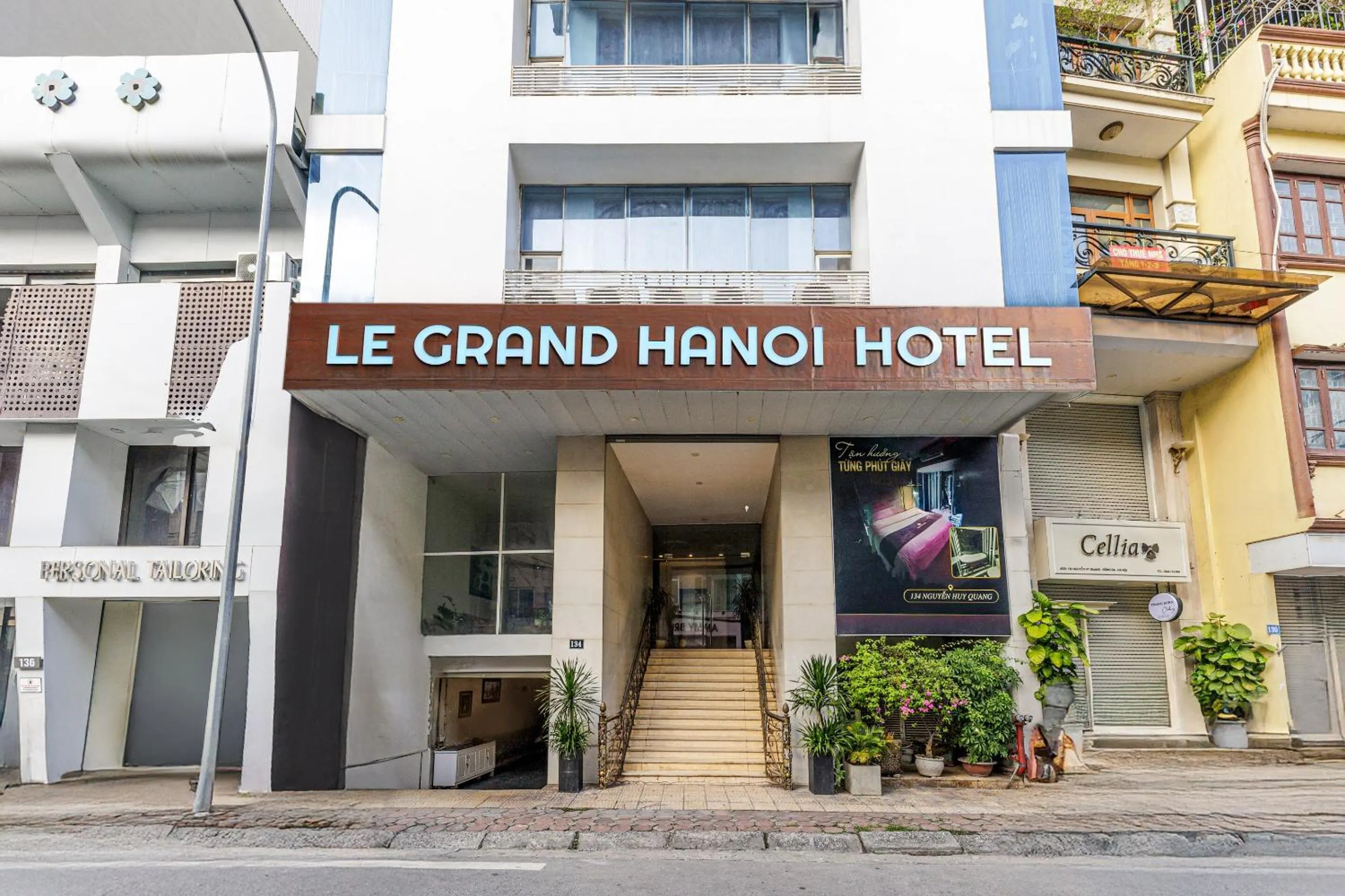 Facade/entrance in Collection O Le Grand Hanoi hotel - The Sun