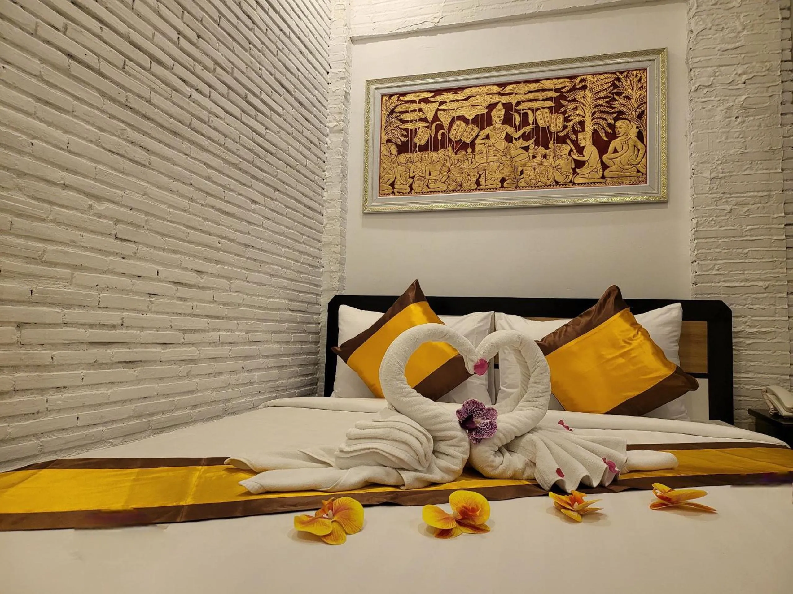 Bed in Sun Chakra Boutique Hotel - 50m to Museum & Royal Palace & Walking street