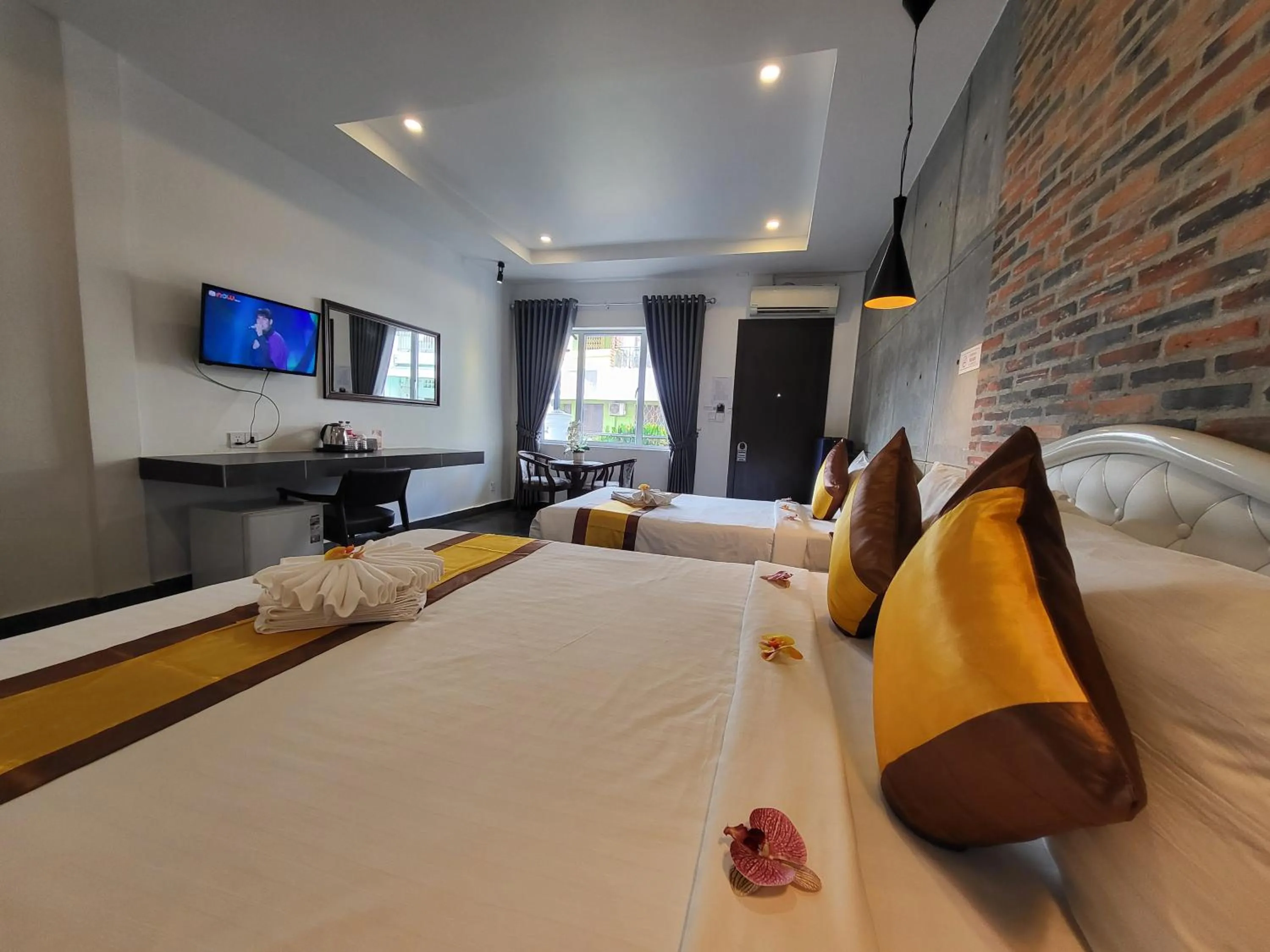 Bed in Sun Chakra Boutique Hotel - 50m to Museum & Royal Palace & Walking street